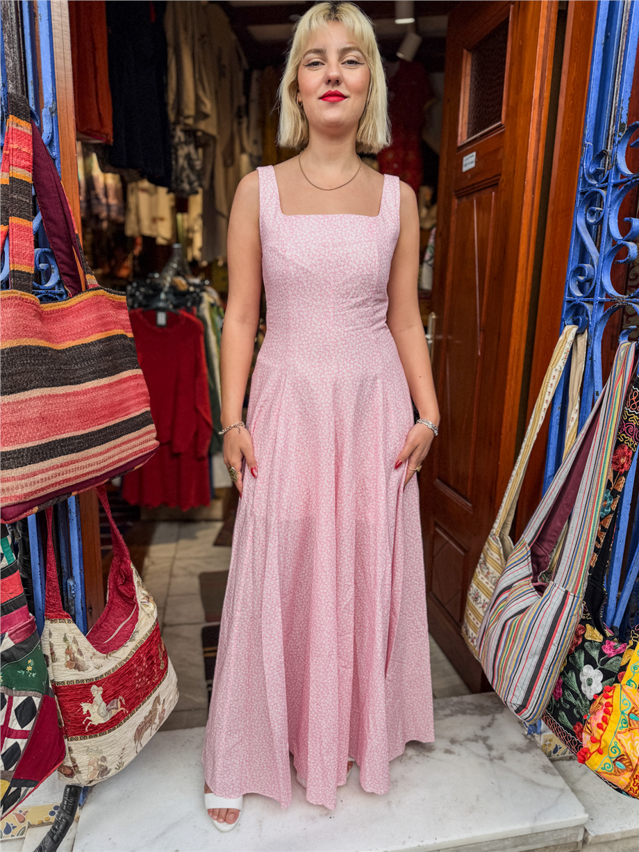 Pembe Renk Çiçek Desenli Kare Yakalı Ve Askılı Bohem Elbise