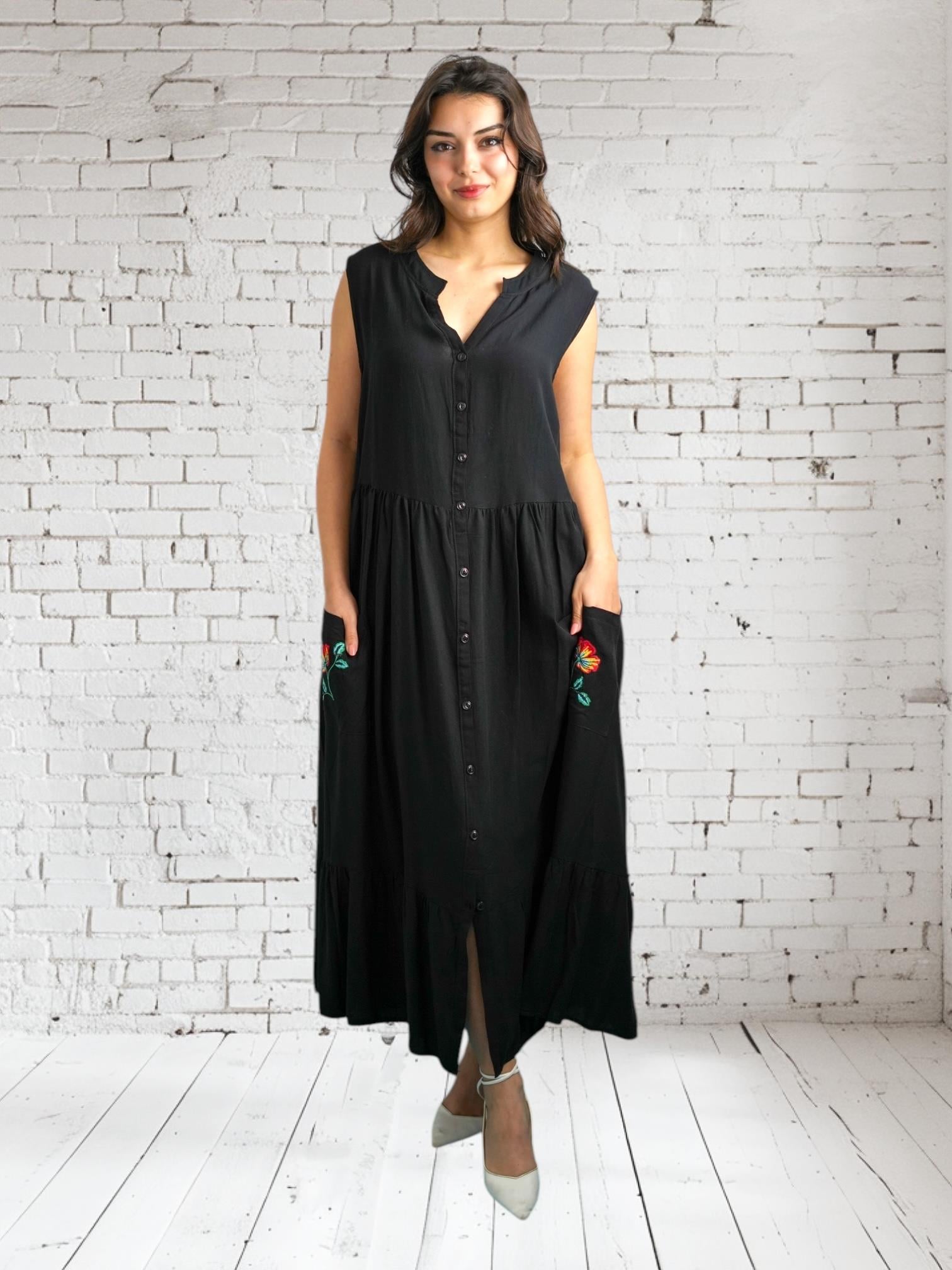 Siyah Çiçek Nakışlı Elbise