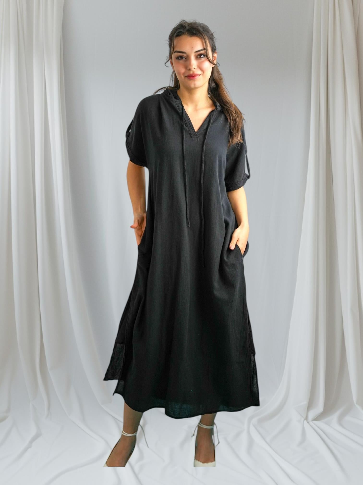 Siyah Kapüşonlu Elbise