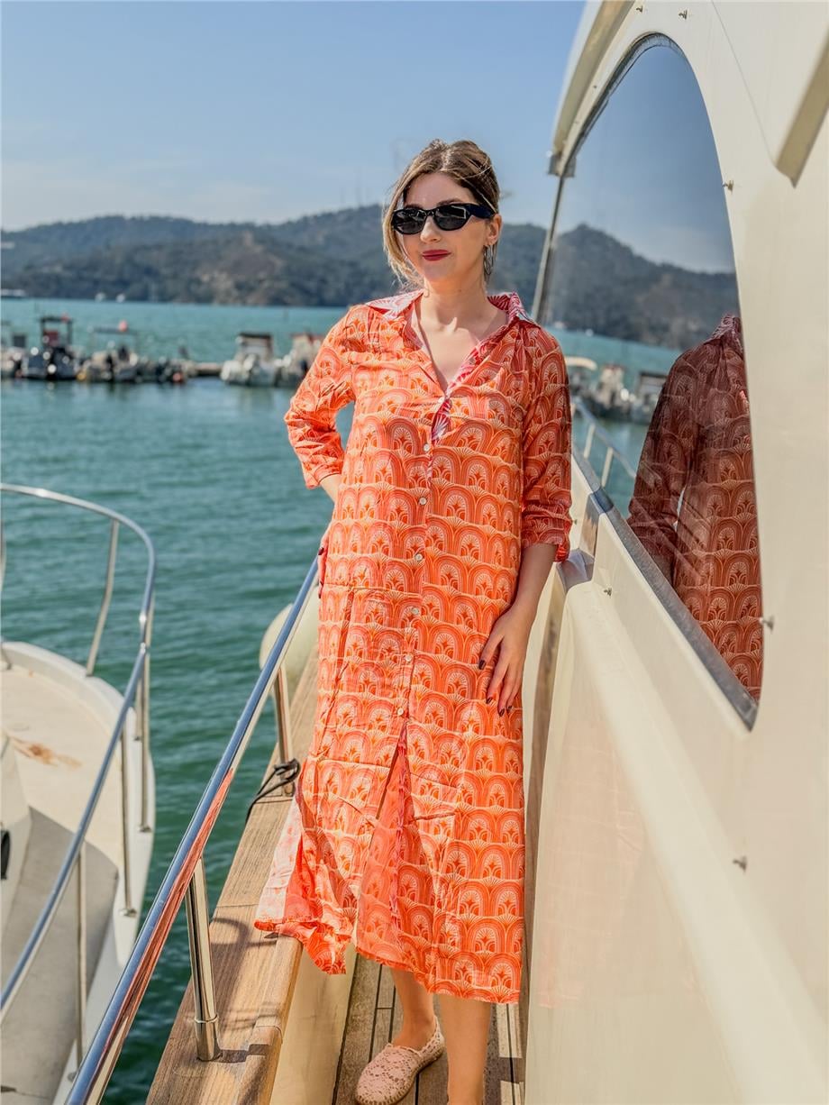 Turuncu Renk Positano Retro Desenli İki Yandan Yırtmaçlı Düğmeli Uzun Gömlek Elbise