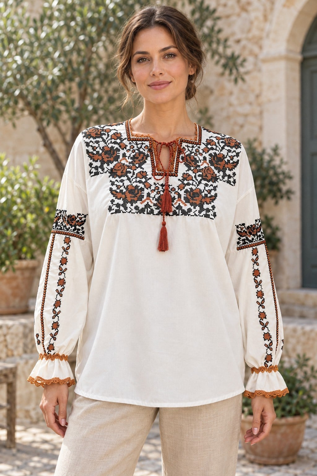 Beyaz Renk Kilim Motifli Nakışlı Bohem Bluz