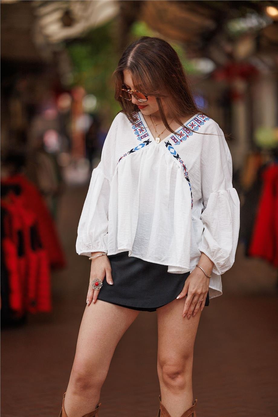 Beyaz Renk Nakışlı Bluz