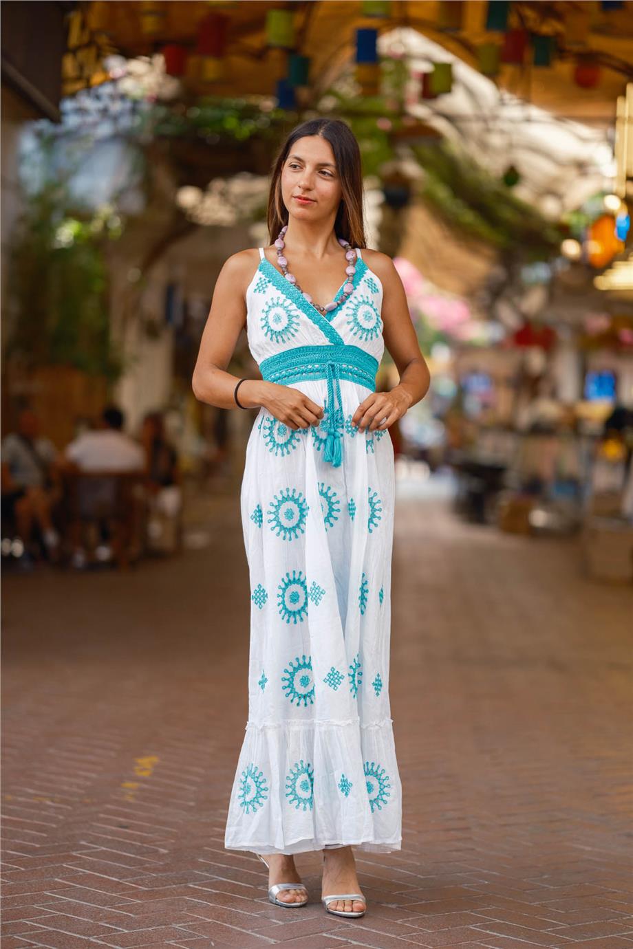 Beyaz Renk Turkuaz Örme Nakışlı Askılı İtalyan Uzun Elbise