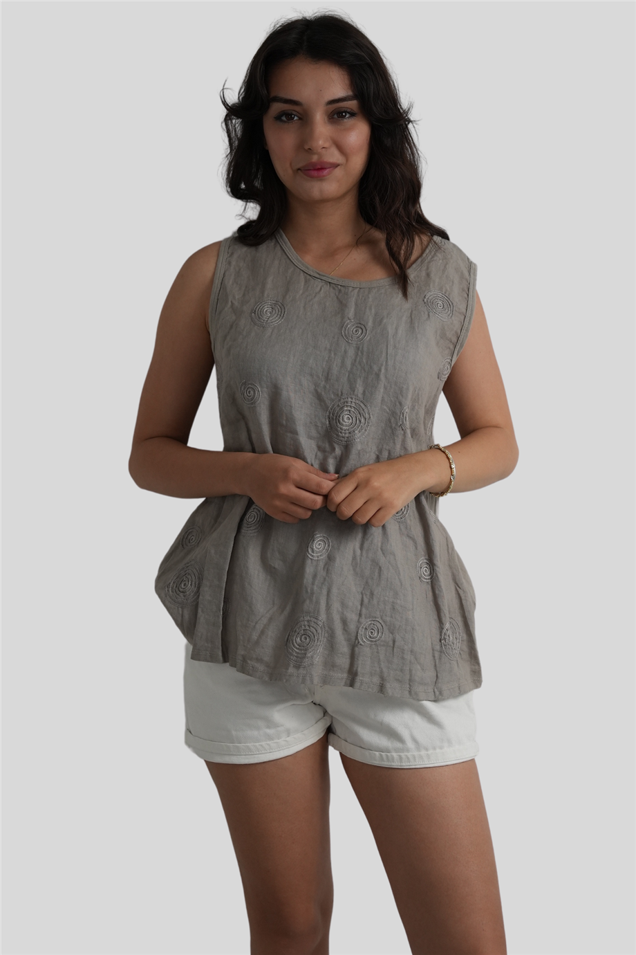 Gri Nakış Detaylı Kalın Askılı Keten Bluz