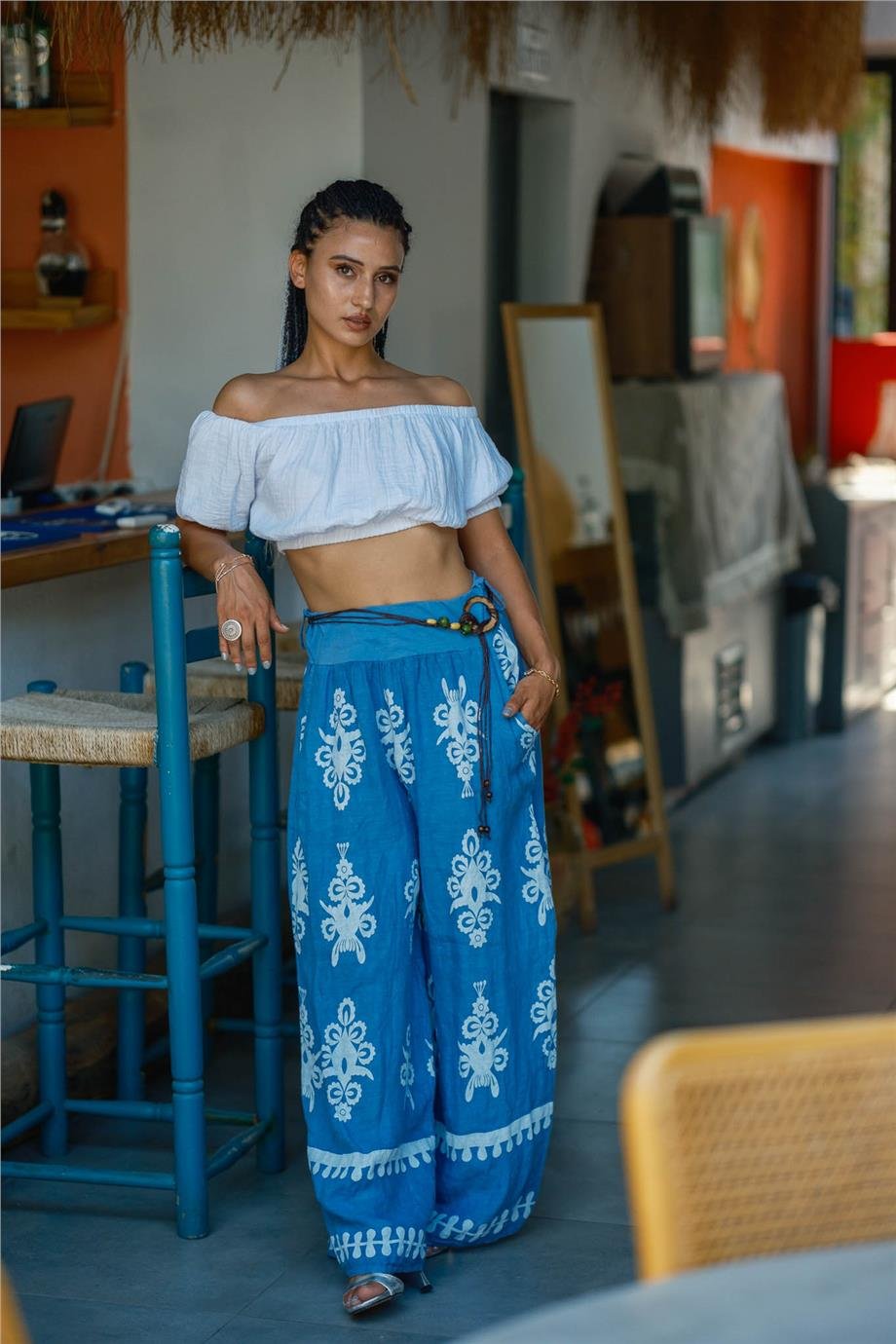 Mavi Renk Çiçek Desenli Kemer Detaylı Keten Pantolon