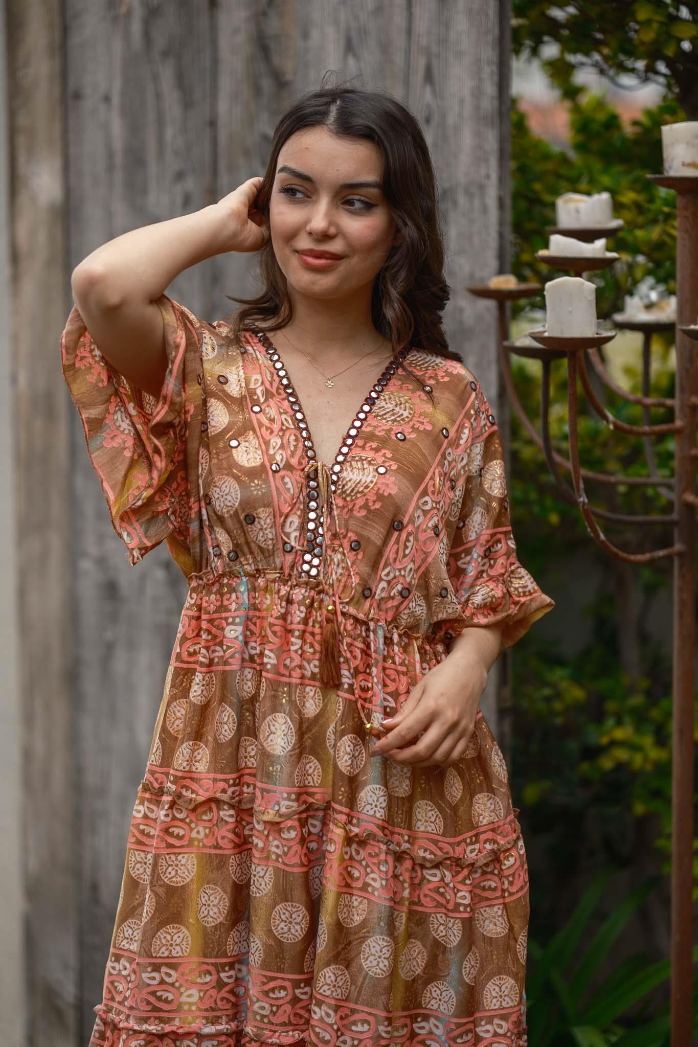 Pembe Gold Detaylı Pullu İpek Elbise