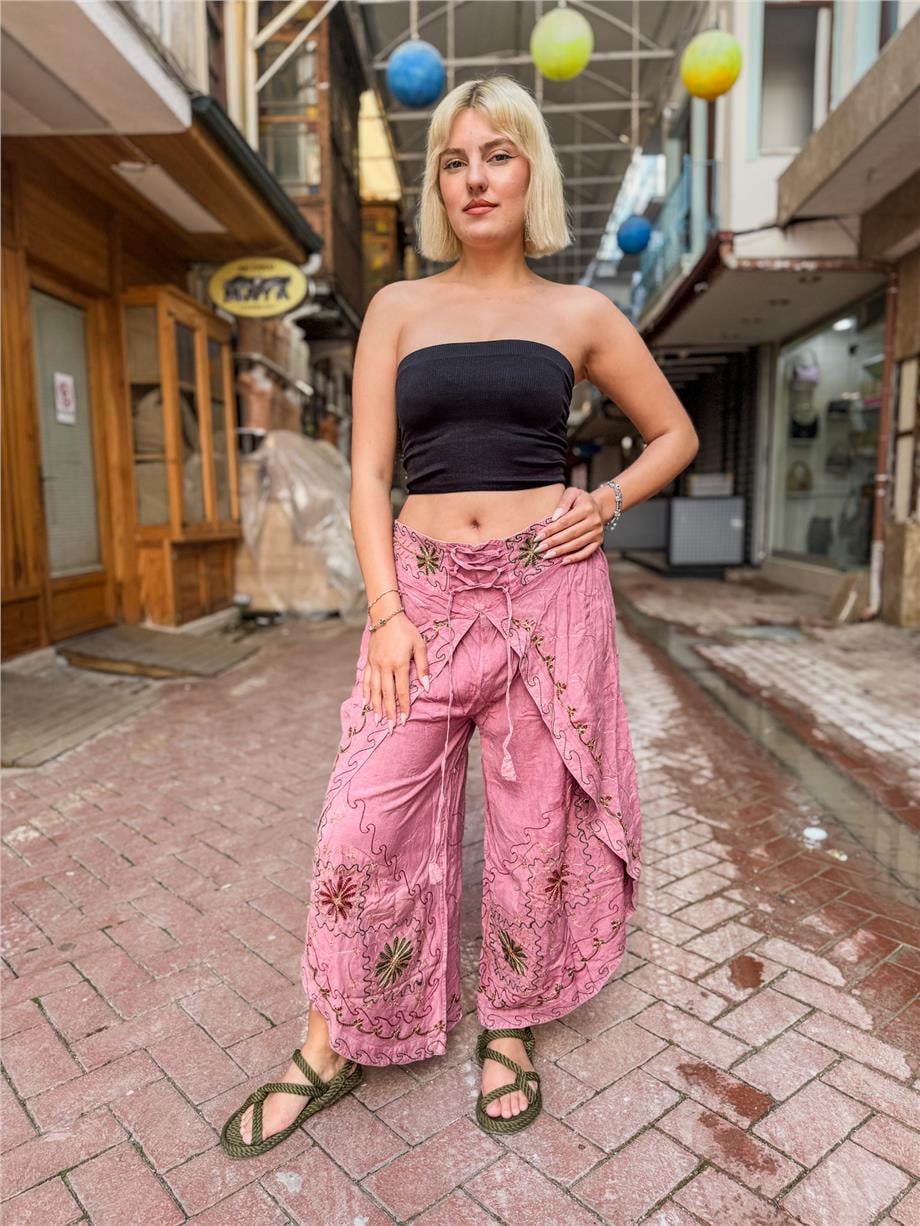 Pembe Renk Etnik Desenli Kapaklı Nakış İşlemeli Pantolon