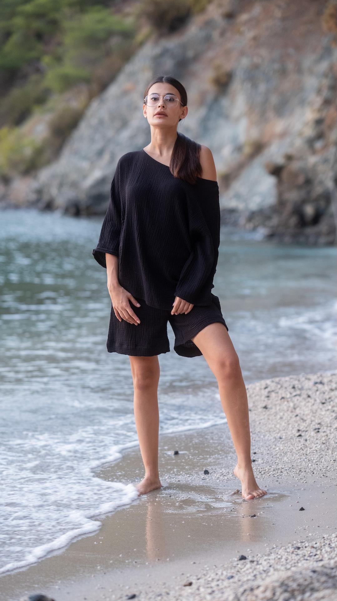 Siyah Renk Karya Müslin Bluz