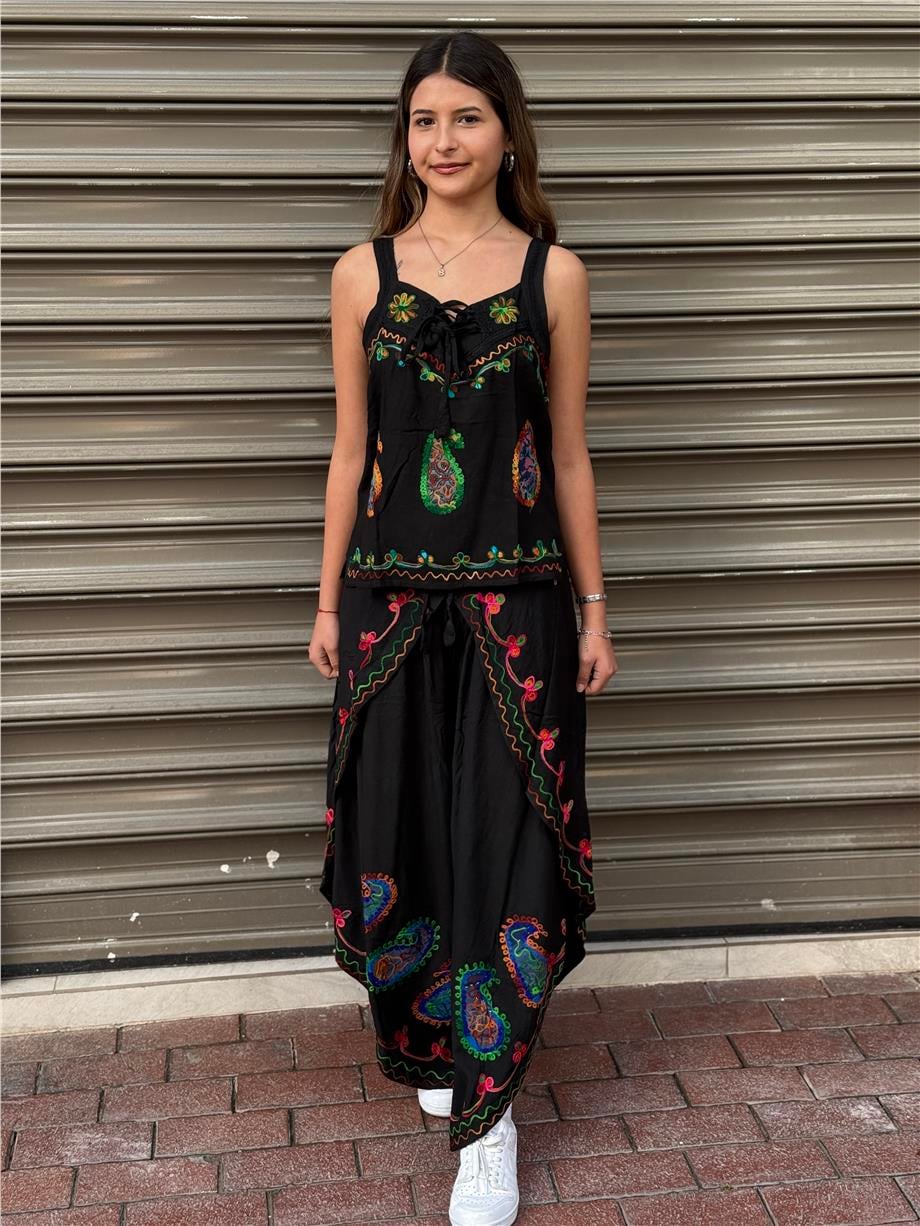 Siyah Renk Nakış İşlemeli Pantolon Bluz Takım