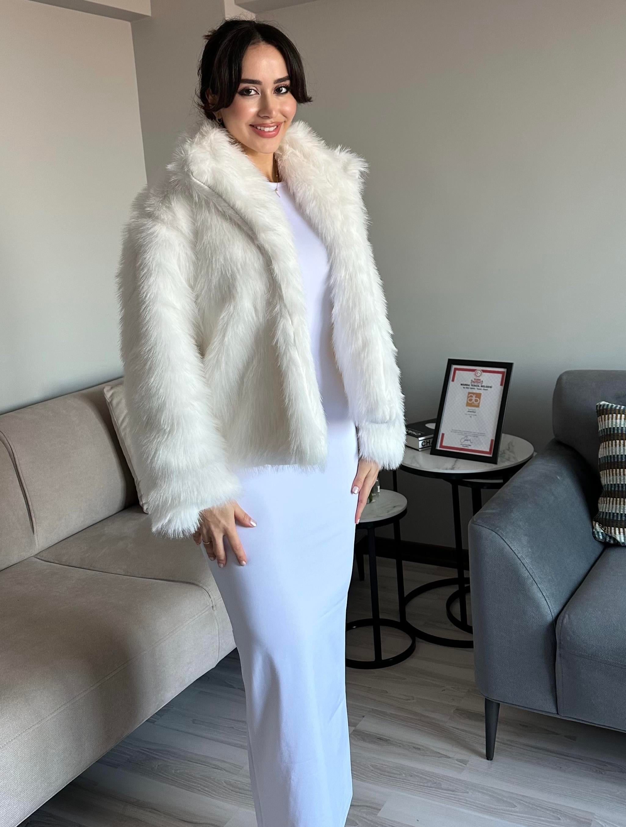  Kadın Ekru Beyaz Kalın Kışlık Şal Yaka Oversize Uzun Kollu Kürk Mont Premium Suni Peluş Kürk Ceket