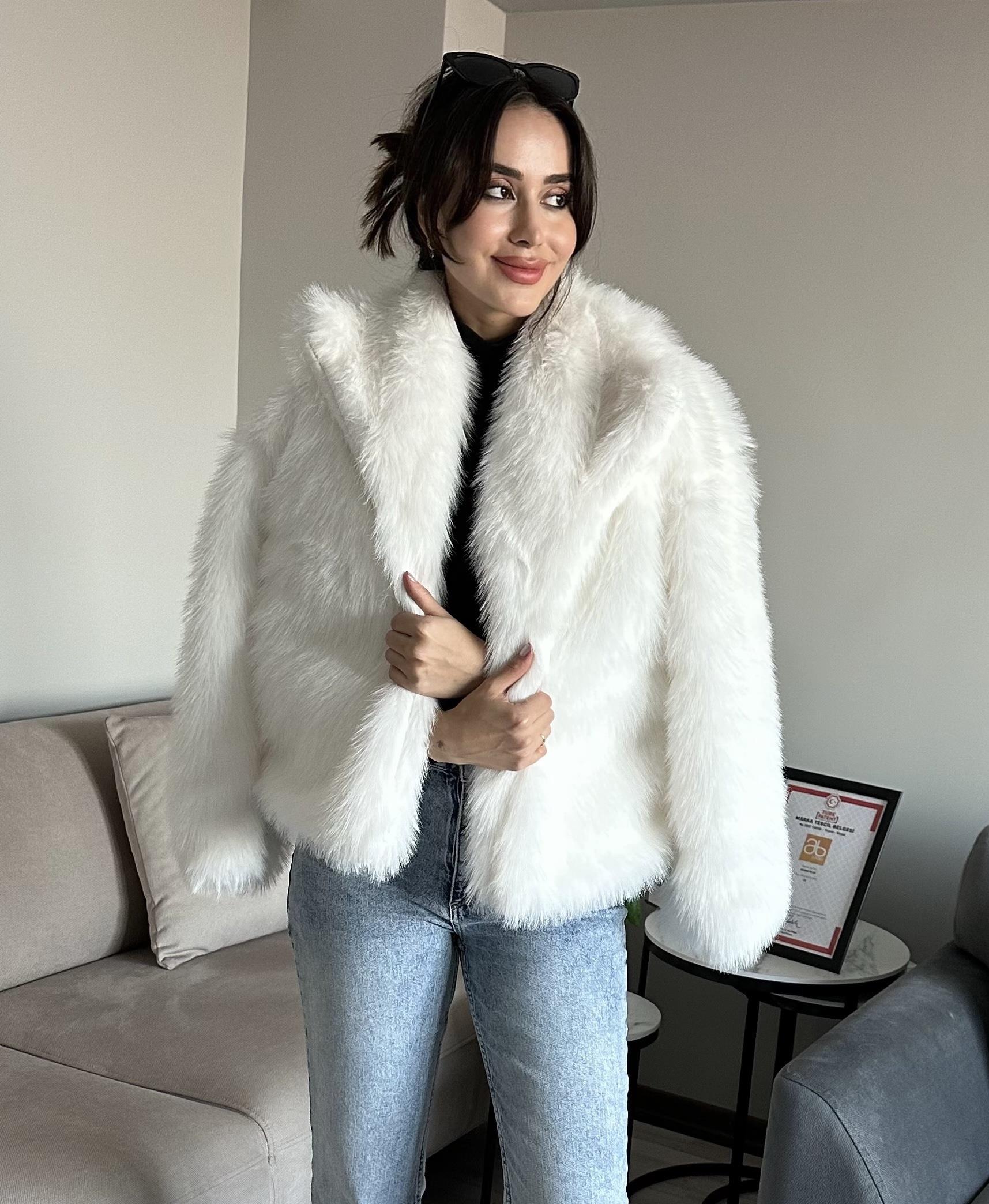  Kadın Ekru Beyaz Kalın Kışlık Şal Yaka Oversize Uzun Kollu Kürk Mont Premium Suni Peluş Kürk Ceket