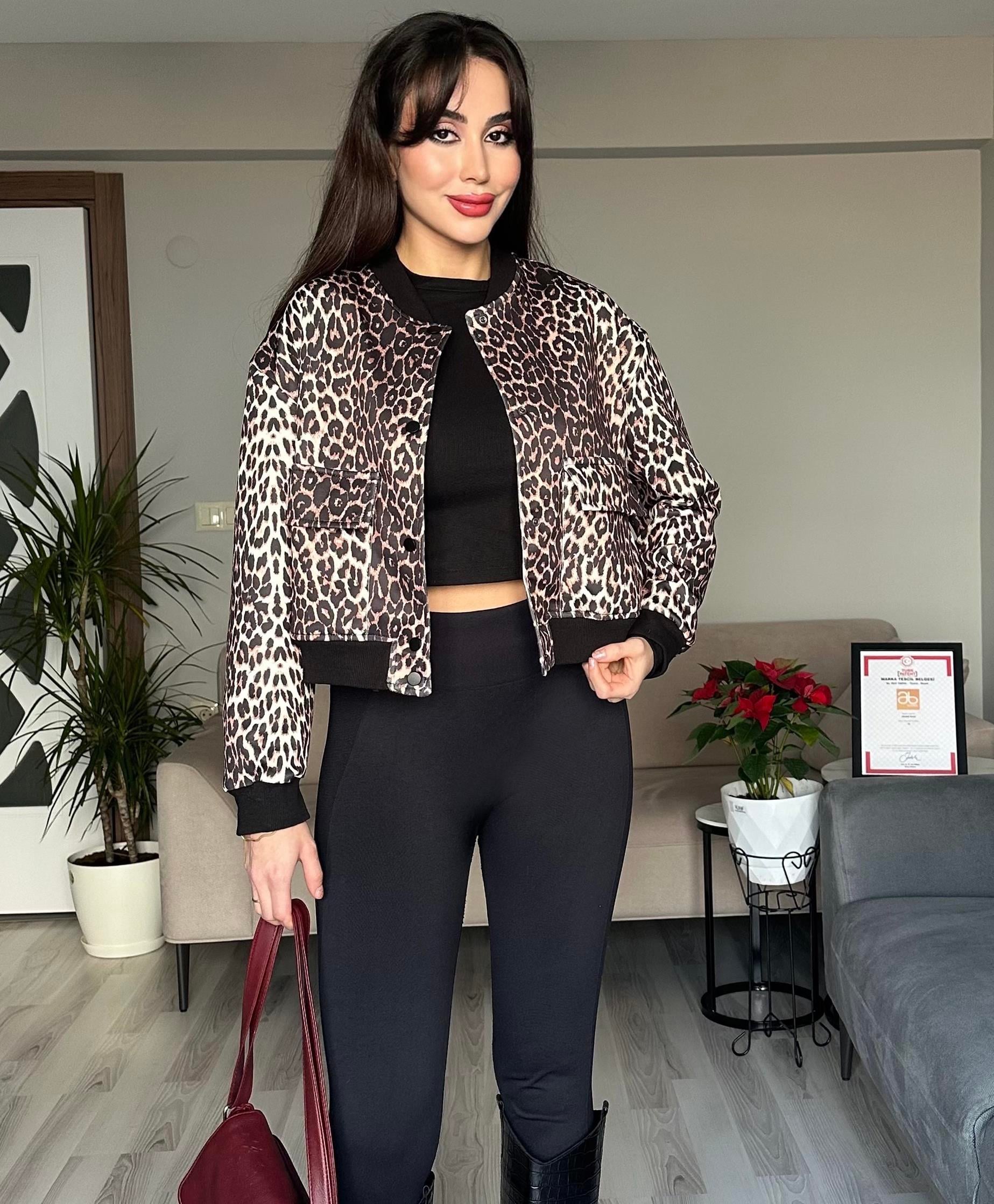Kadın Leopar Desenli İçi Astarlı Yanları Cepli Çıtçıtlı Premium Scuba Kumaş Pinterest Bomber Ceket