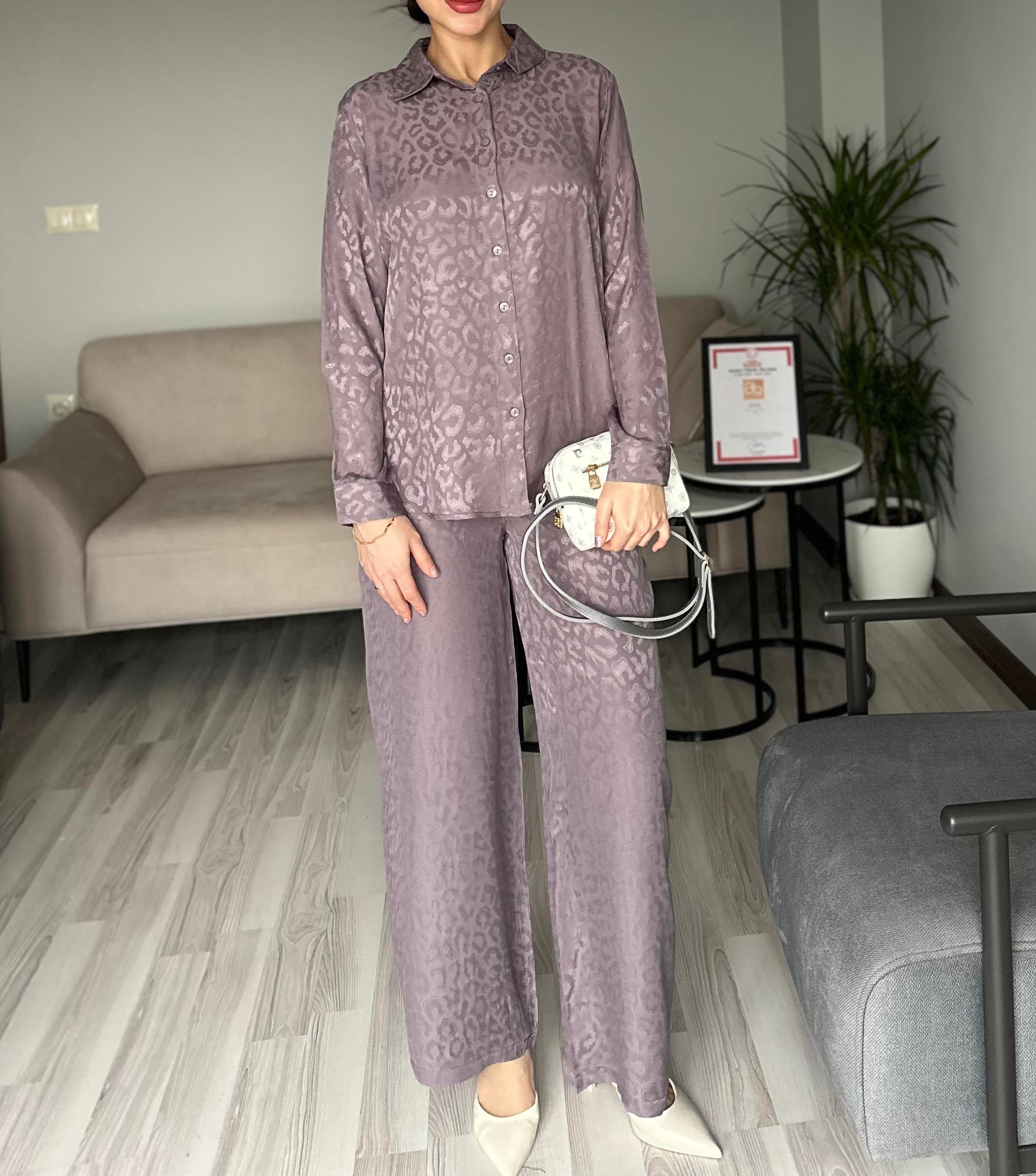 Kadın Mor Aurelia Floş Jakar Saten Gömlek Pantolon İkili Takım Leopar Desenli Alt Üst Takım
