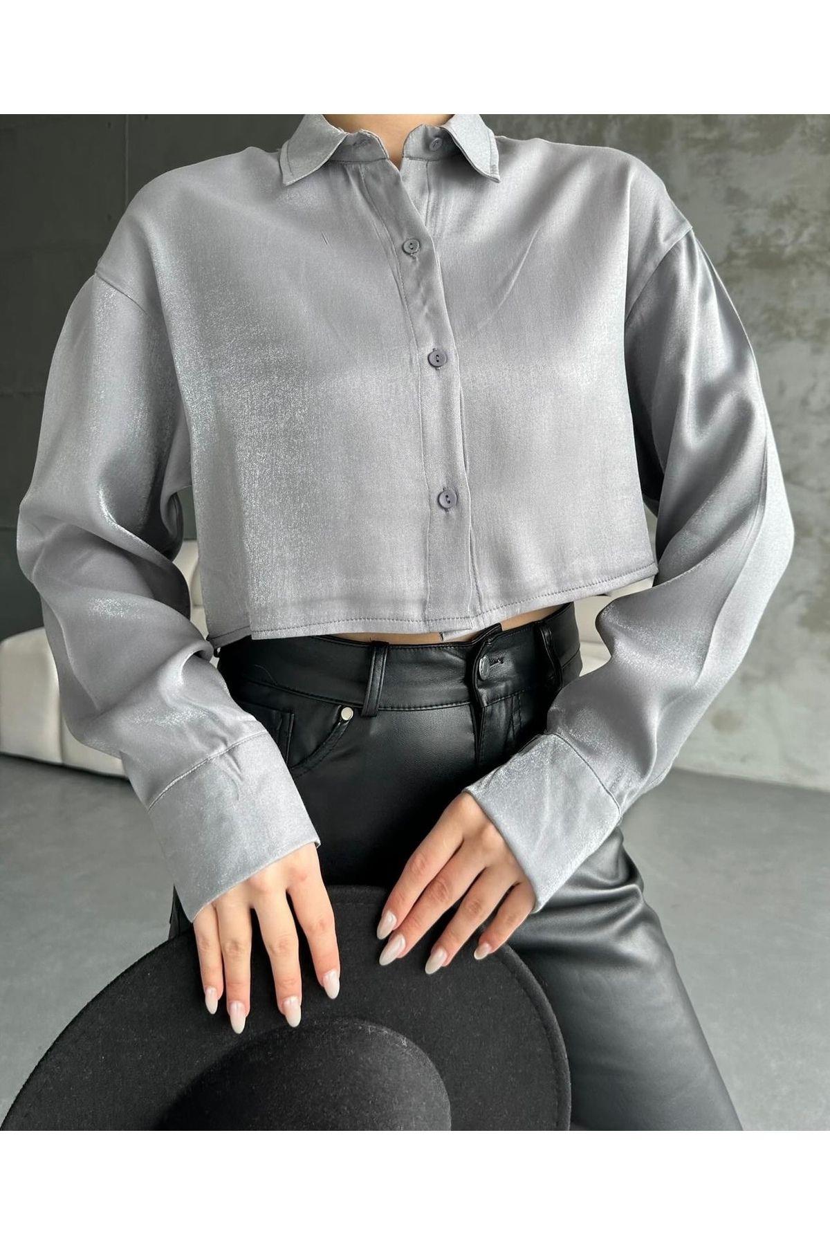 Kadın Parlak Simli Kısa Oversize Basic Parlak Saten Gömlek Yeni Sezon Crop Saten Gömlek
