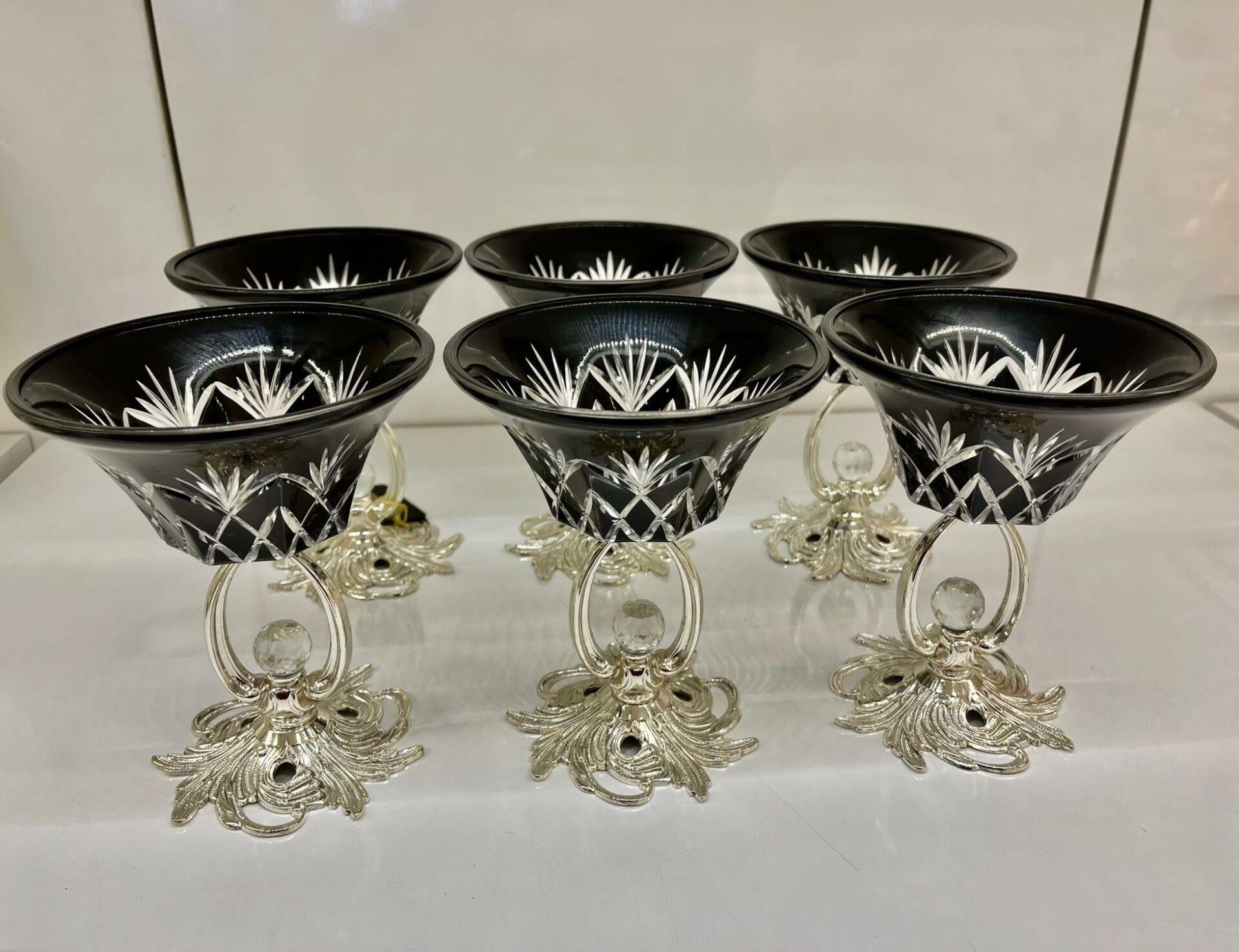 Koşar Ayaklı Gümüş Metal Siyah Dondurmalık