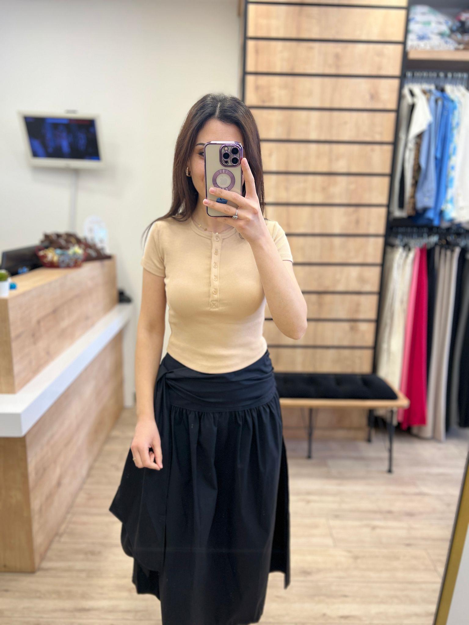 Bej Düğme Detaylı T-shirt