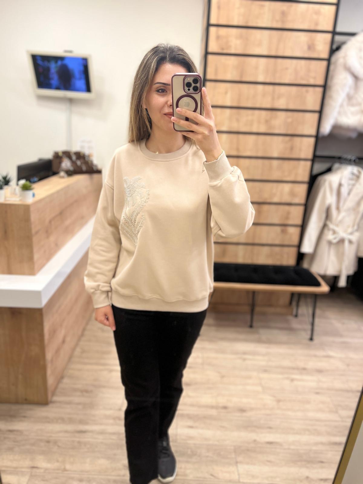 Bej Taşlı Sweatshirt