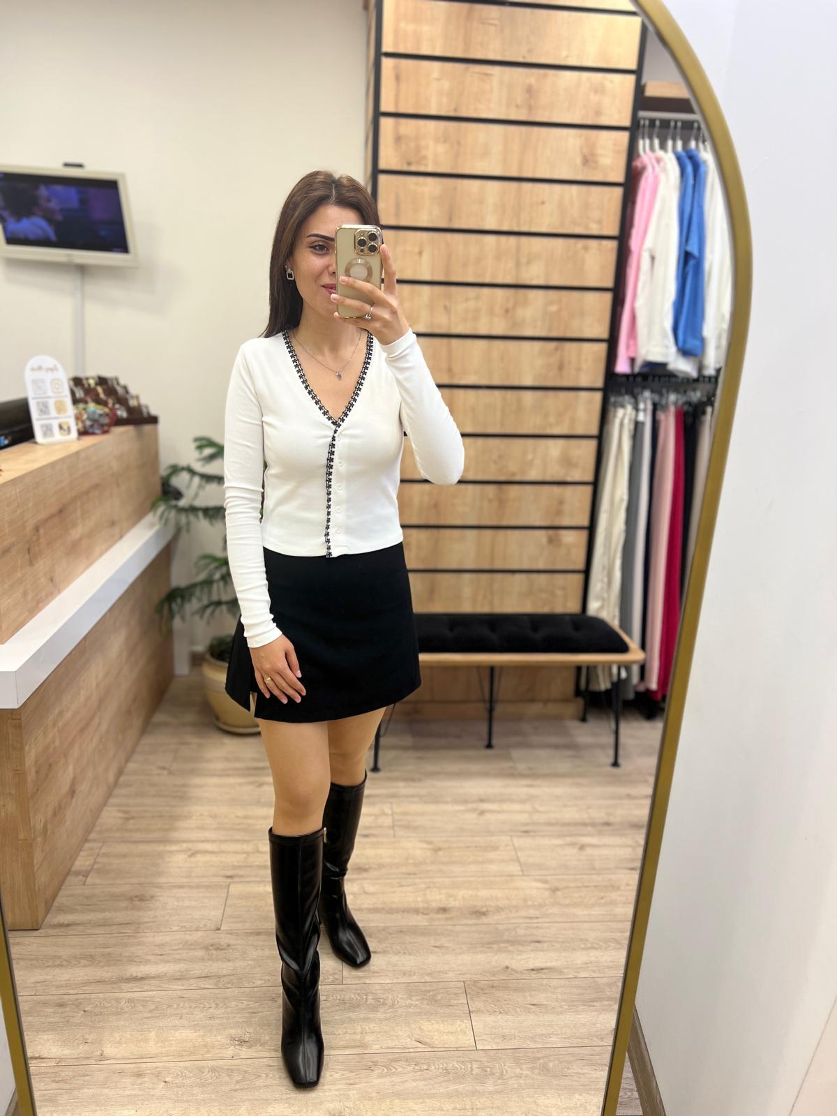 Beyaz Çiçek Desenli İnce Hırka
