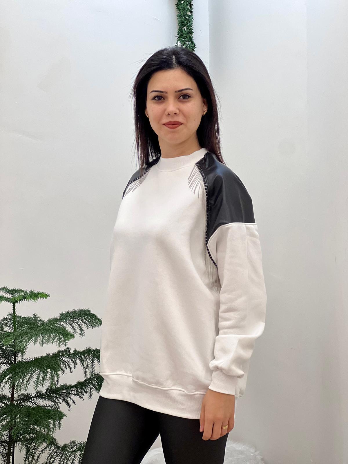 Beyaz Deri Zincir Detaylı Sweat