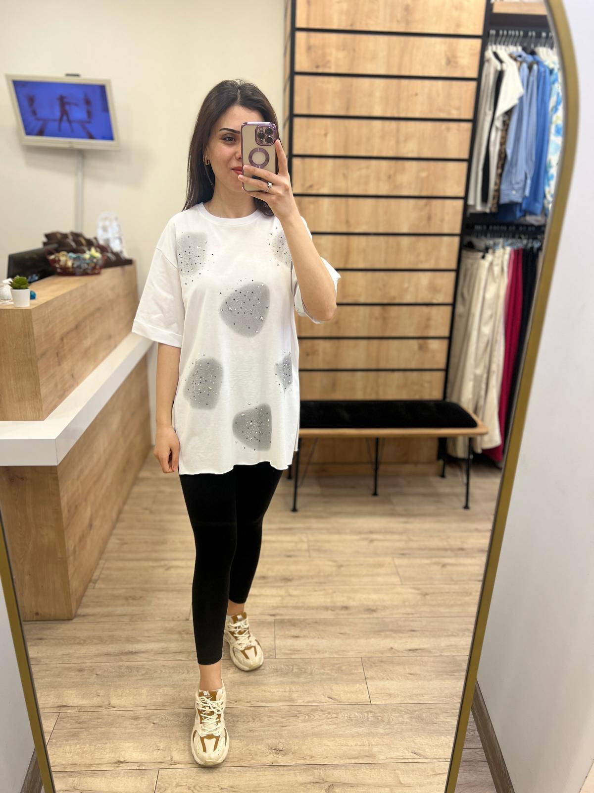 Beyaz Serpme Taşlı T-shirt