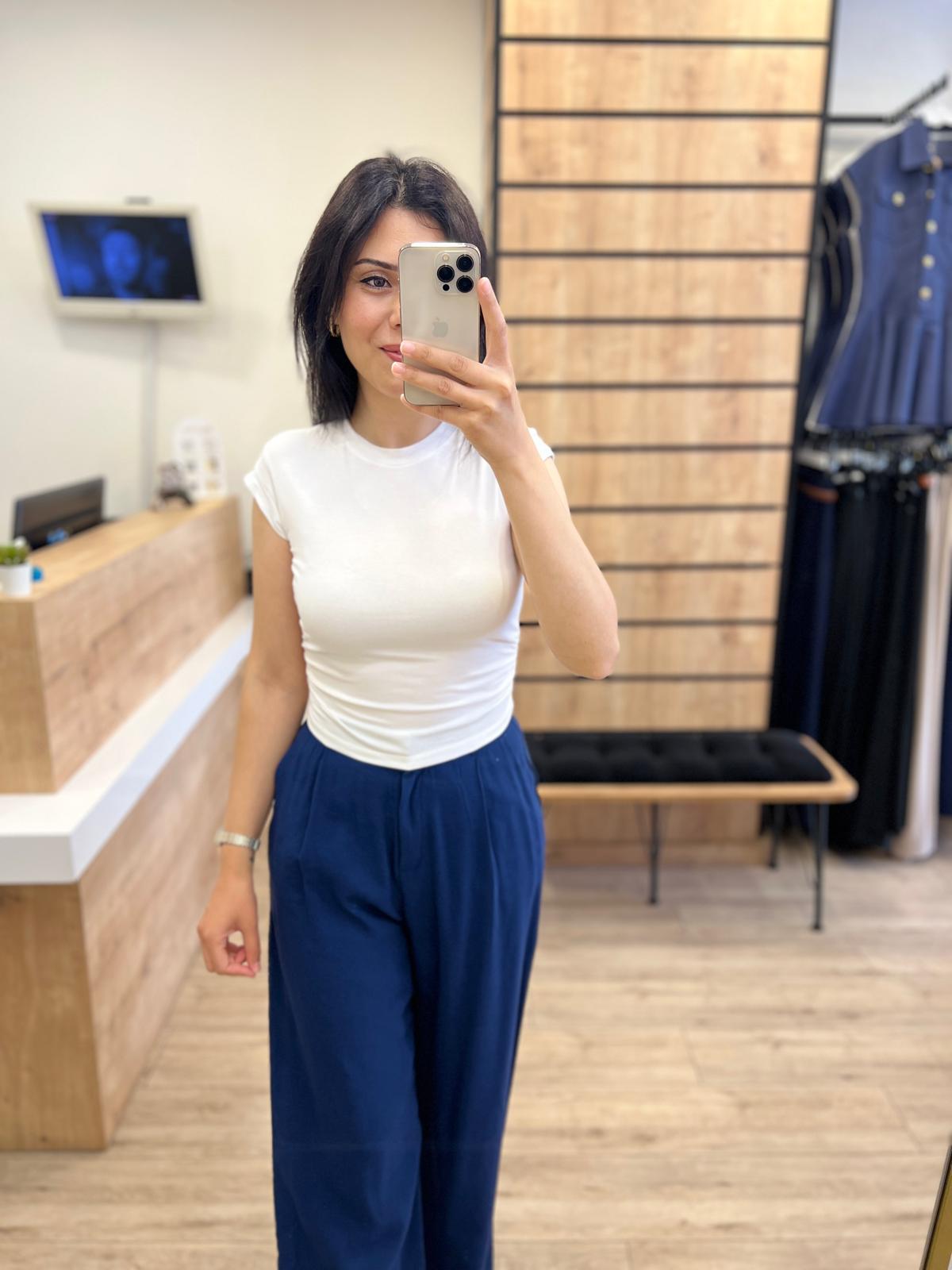 Beyaz Yanları Büzgülü T-shirt