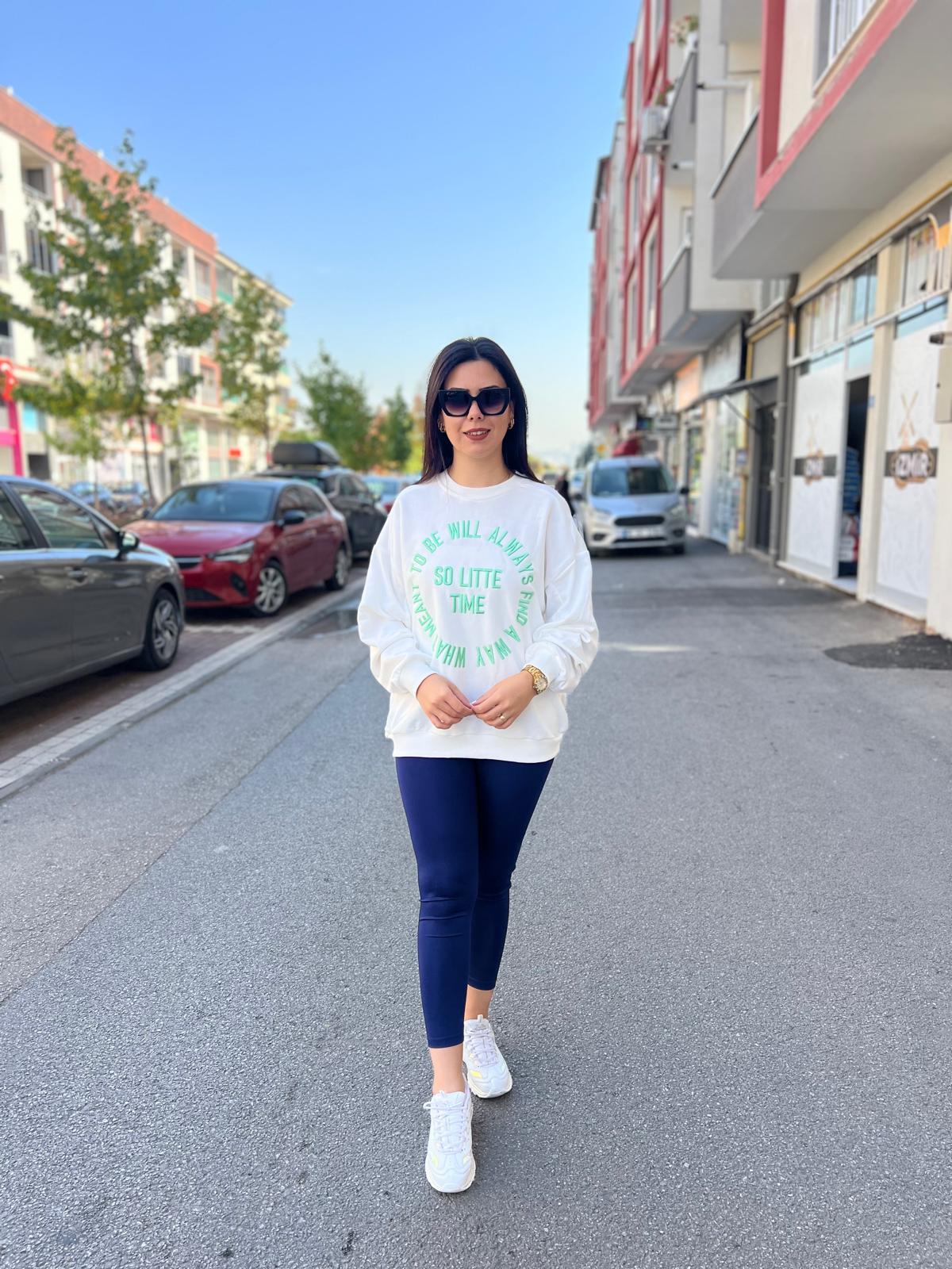 Ekru Yeşil Nakışlı Sweat