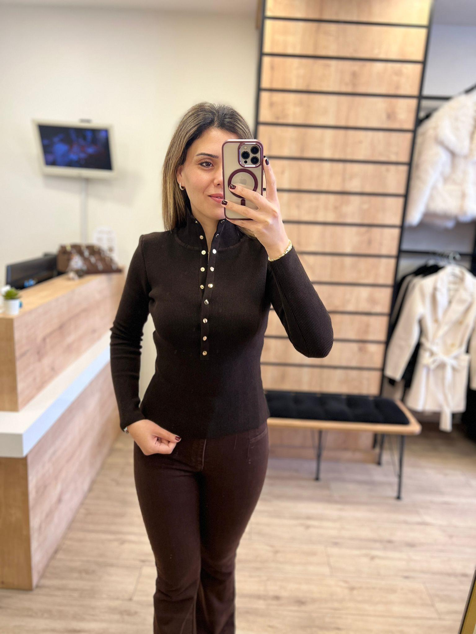 Kahve Dik Yaka Çıtçıtlı Triko Kazak