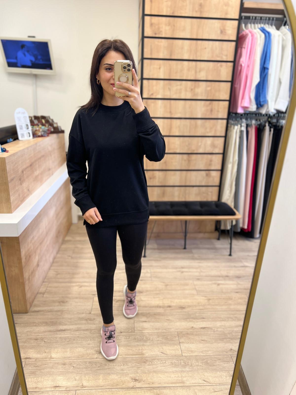 Siyah Yanları Yırtmaçlı Sweat