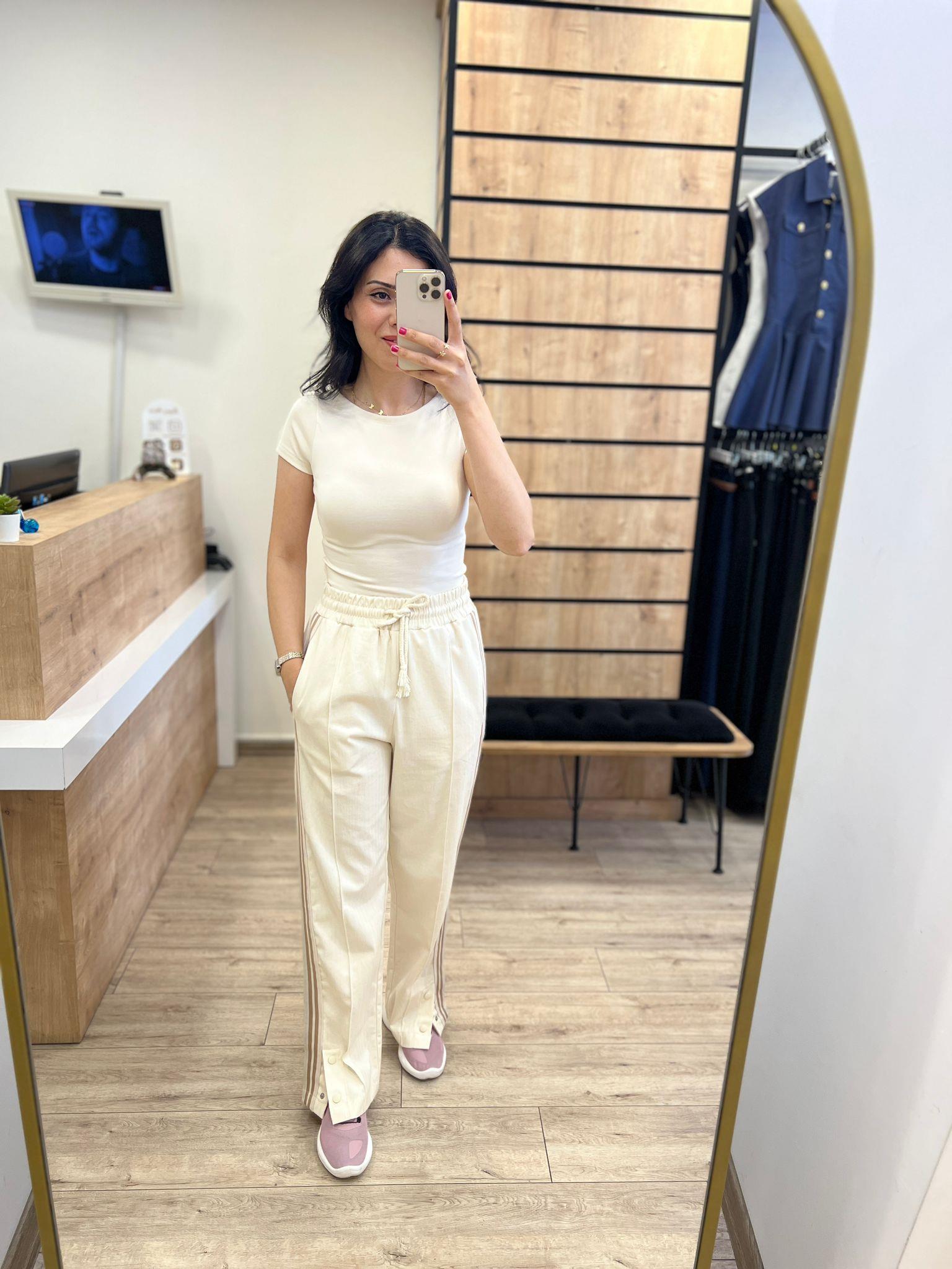 Taş Yanları Şerit Detaylı Pantolon