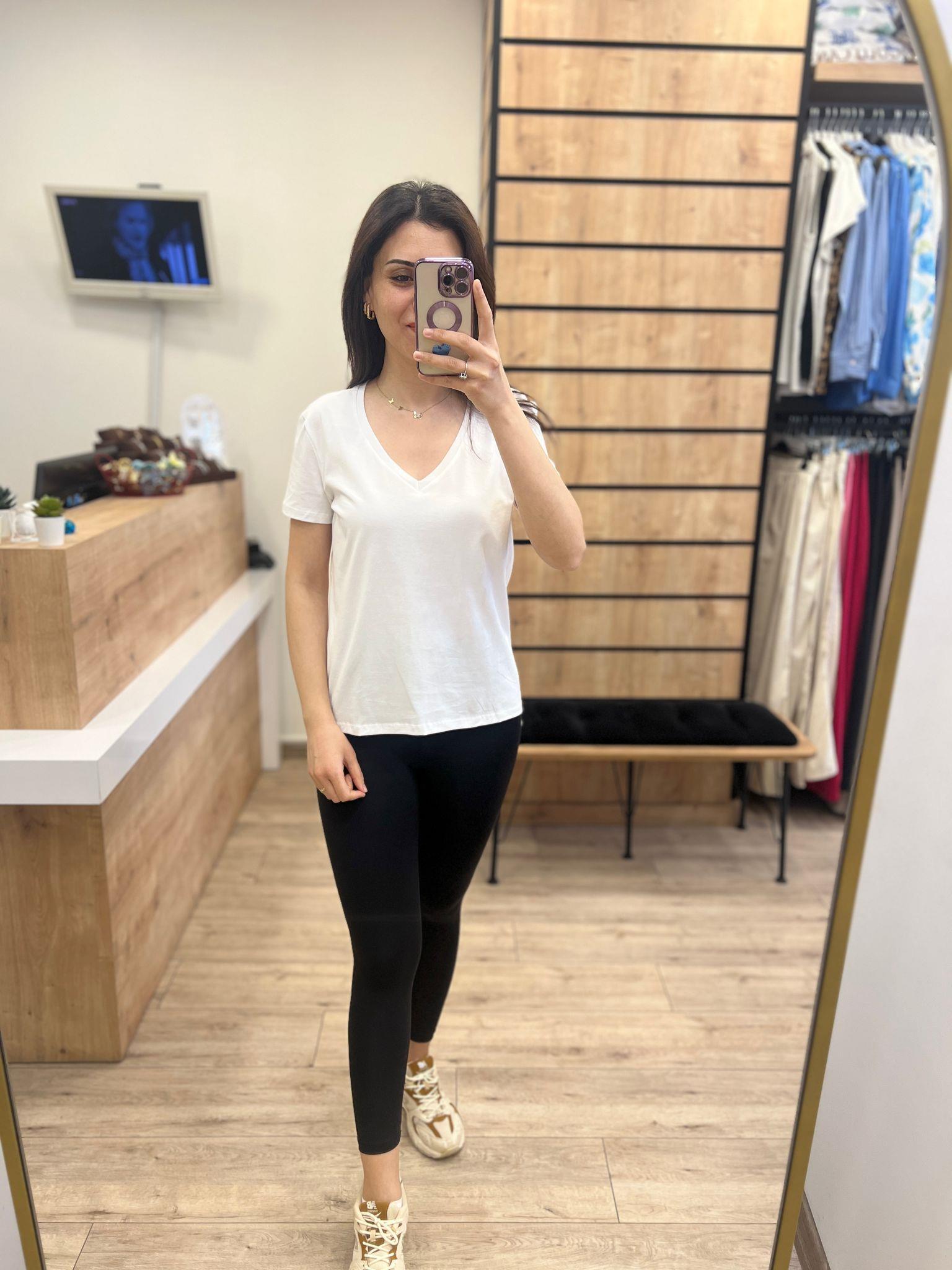Beyaz V Yaka Basic T-shirt