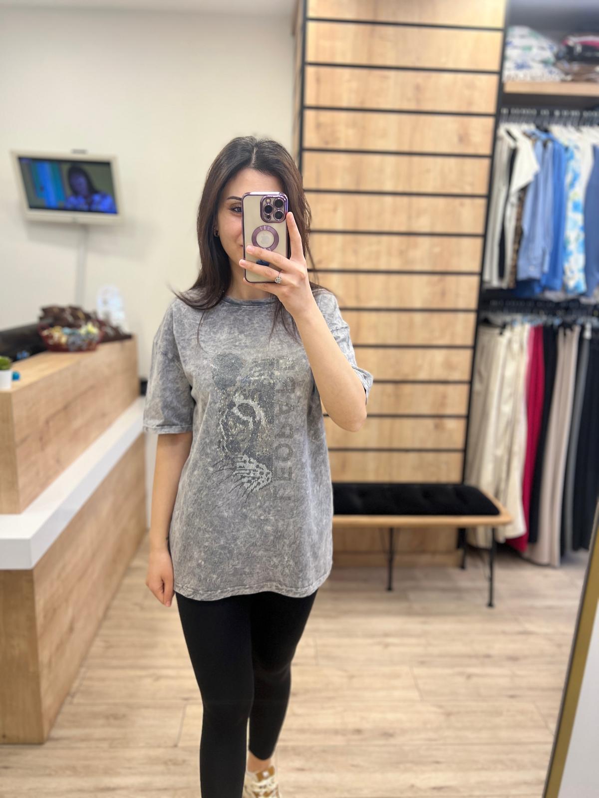 Gri Yıkamalı Leopar Taşlı T-shirt