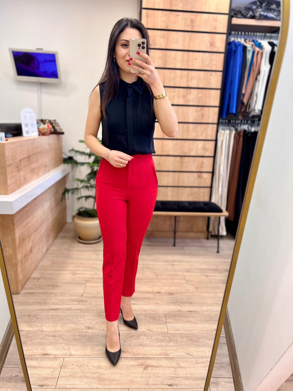 Siyah Nervur Detaylı Bluz