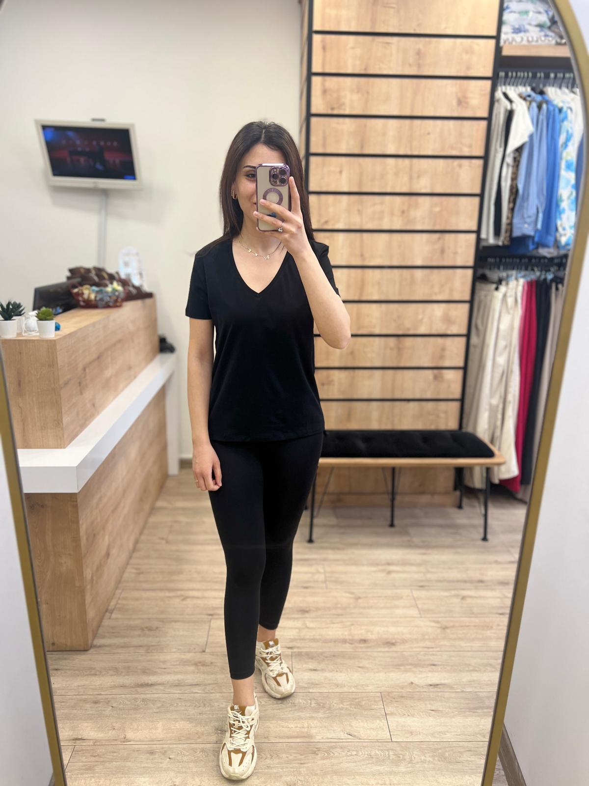Siyah V Yaka Basic T-shirt