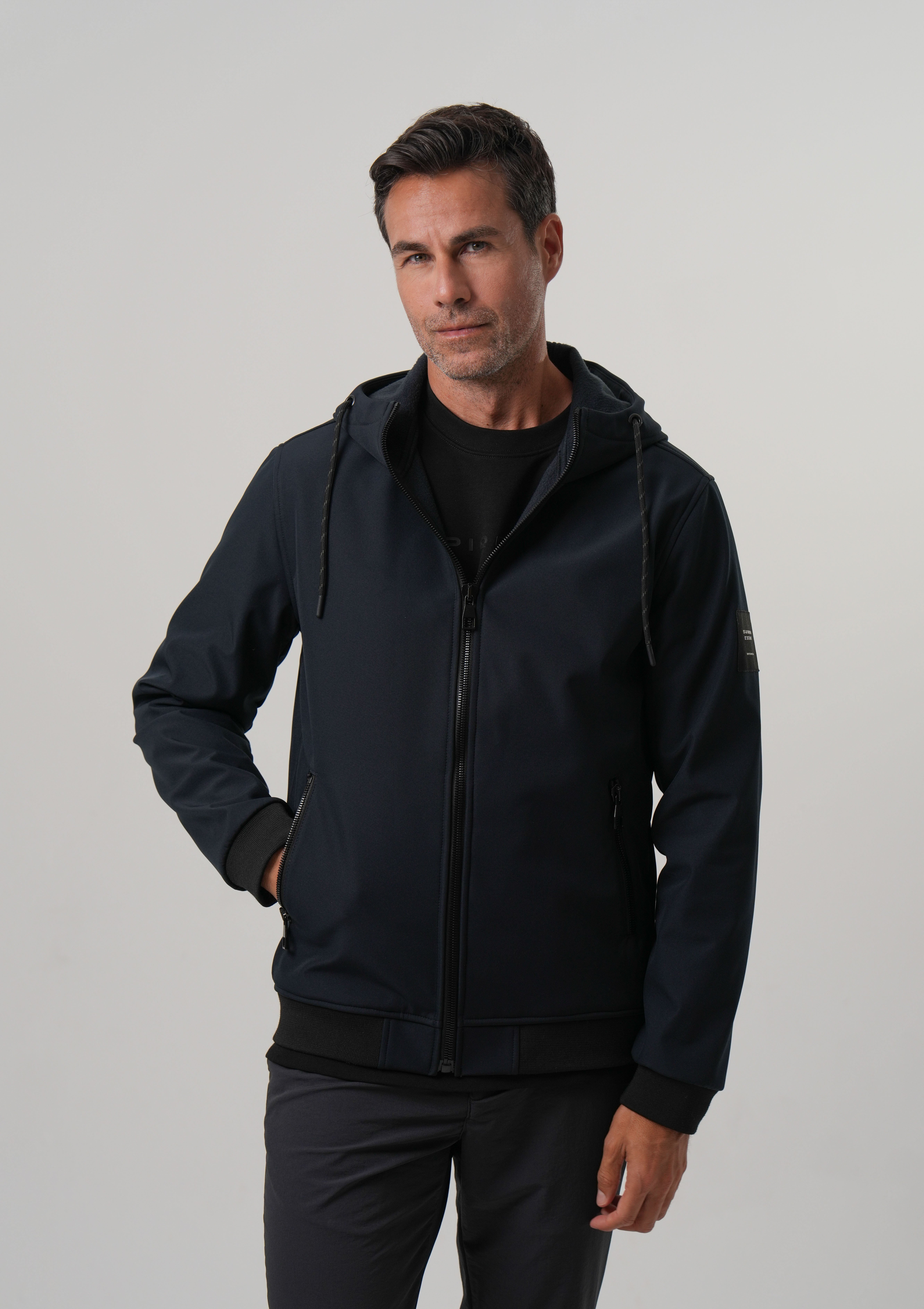 ERKEK MONT Kapüşonlu Softshell Ribanalı Mont