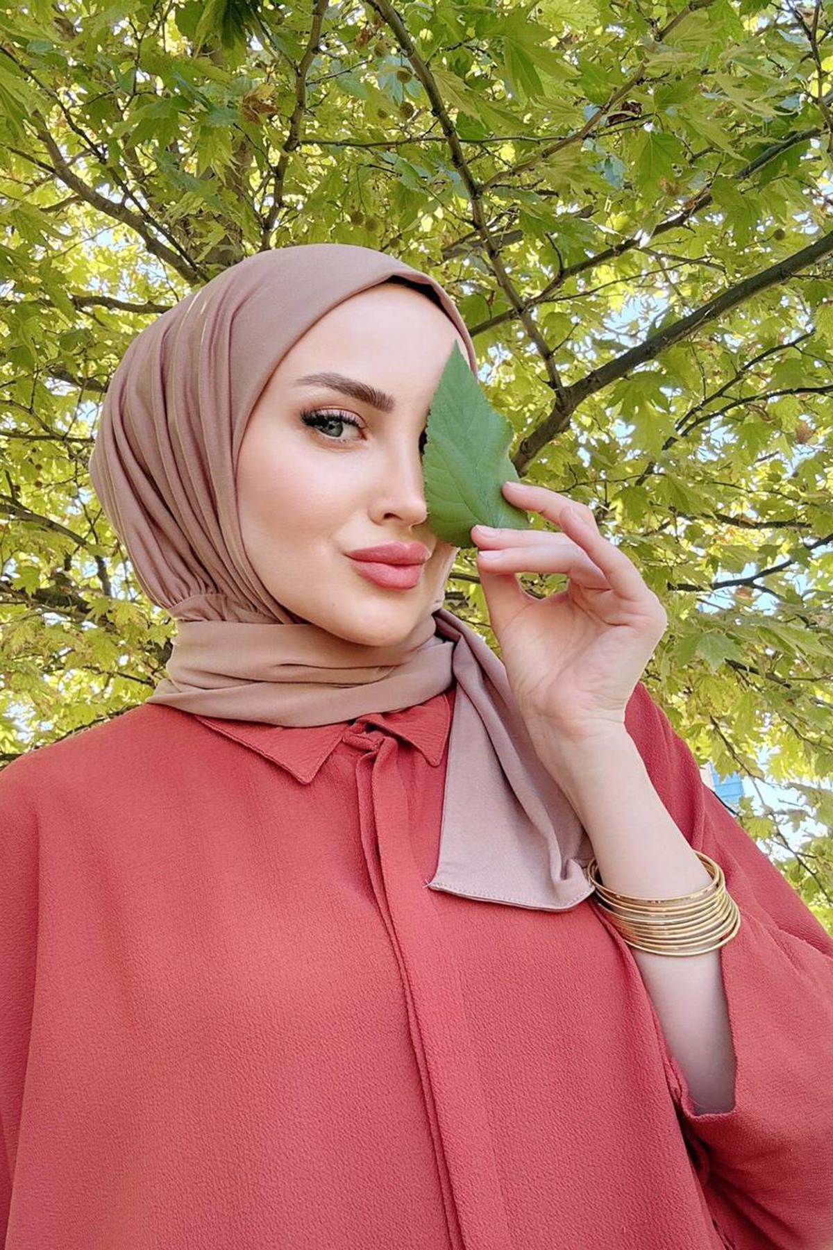 Sayra shawl kadın açık karamel likralı kumaş hazır çıtçıtlı şal SYR008
