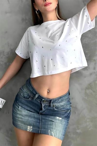 Kadın Zımba Detaylı Beyaz Crop T-shirt