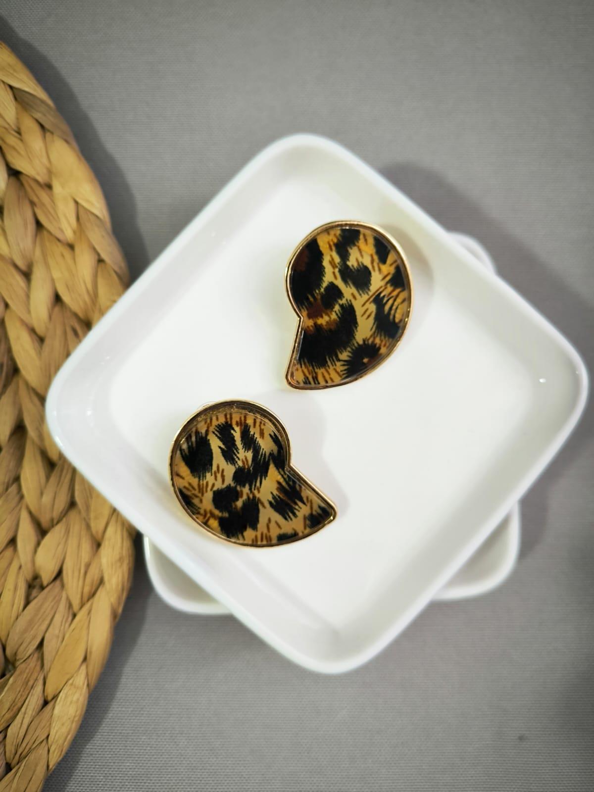Leoparlı Tasarım Küpe