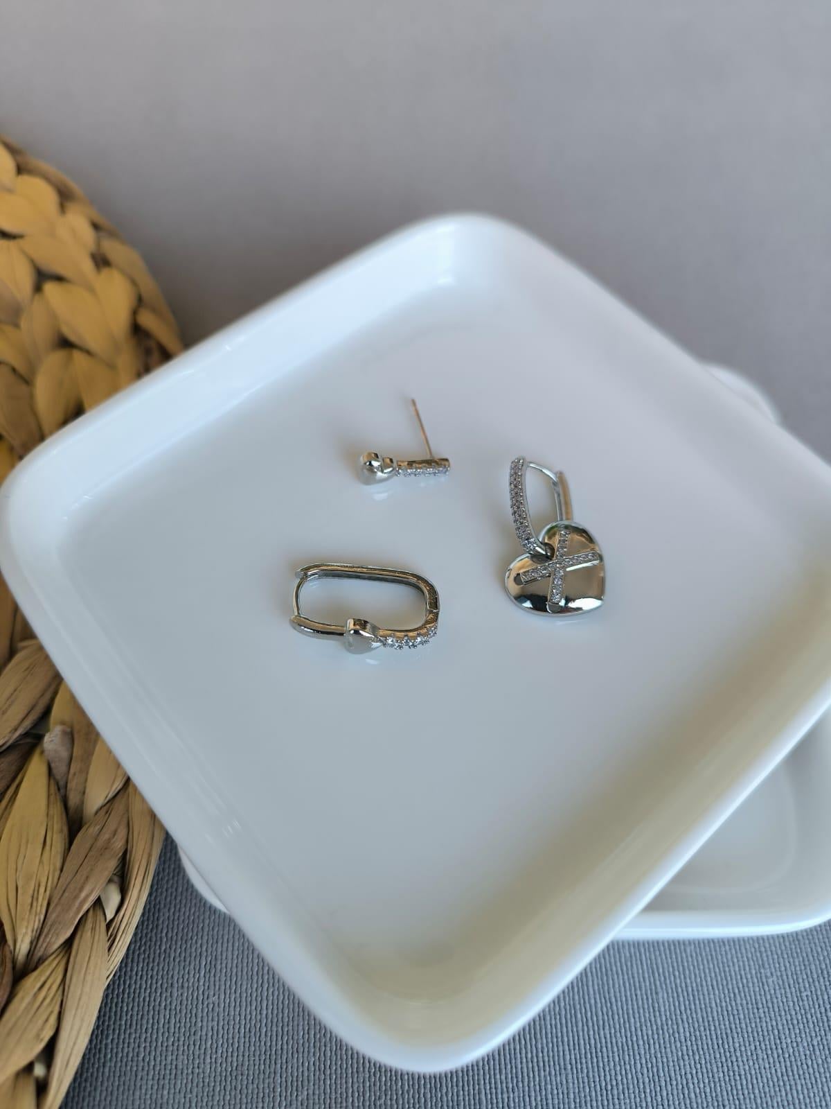 Çelik X Detaylı Kalpli Üçlü Küpe Silver