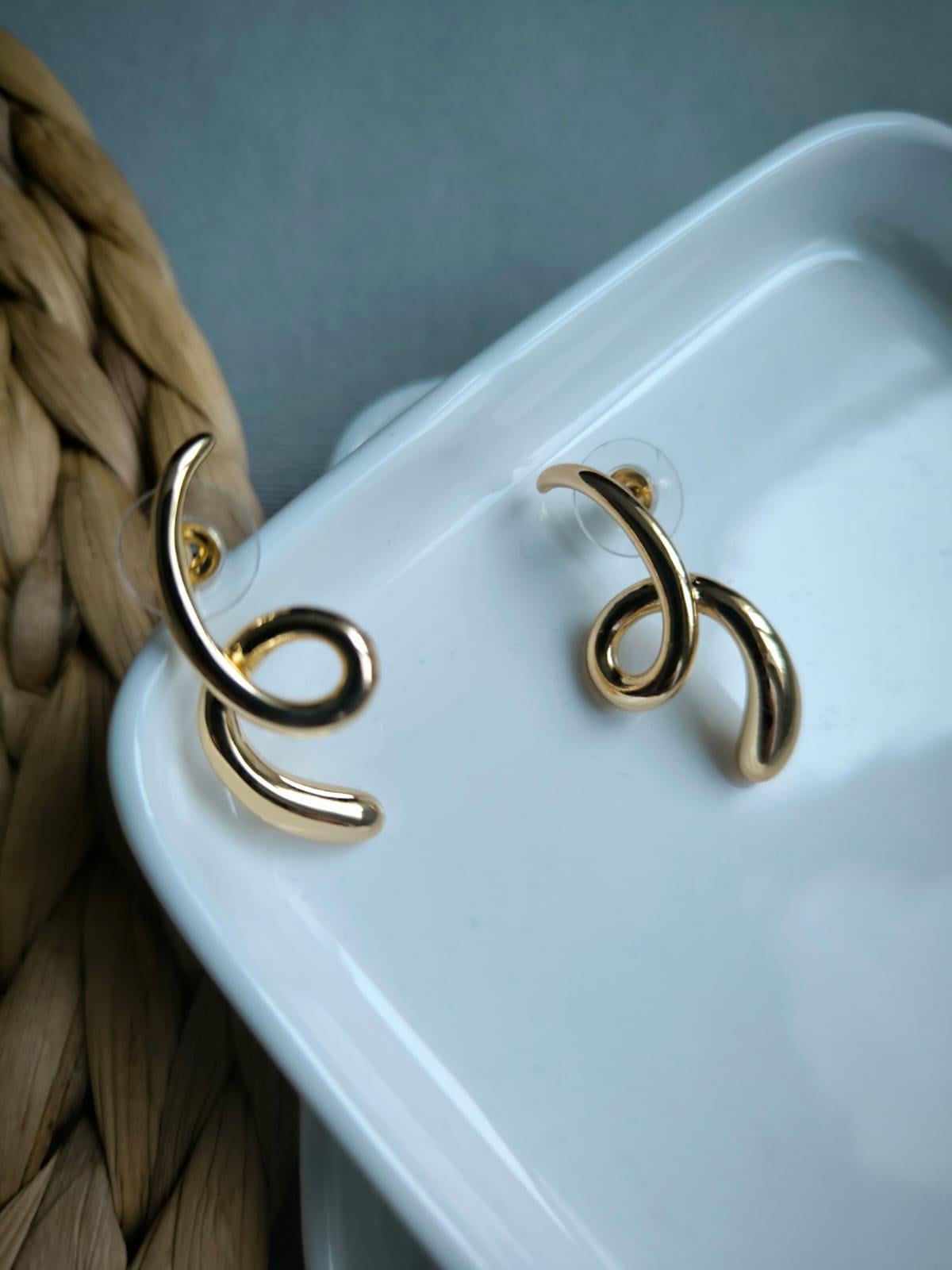 Kıvrımlı Küpe Gold