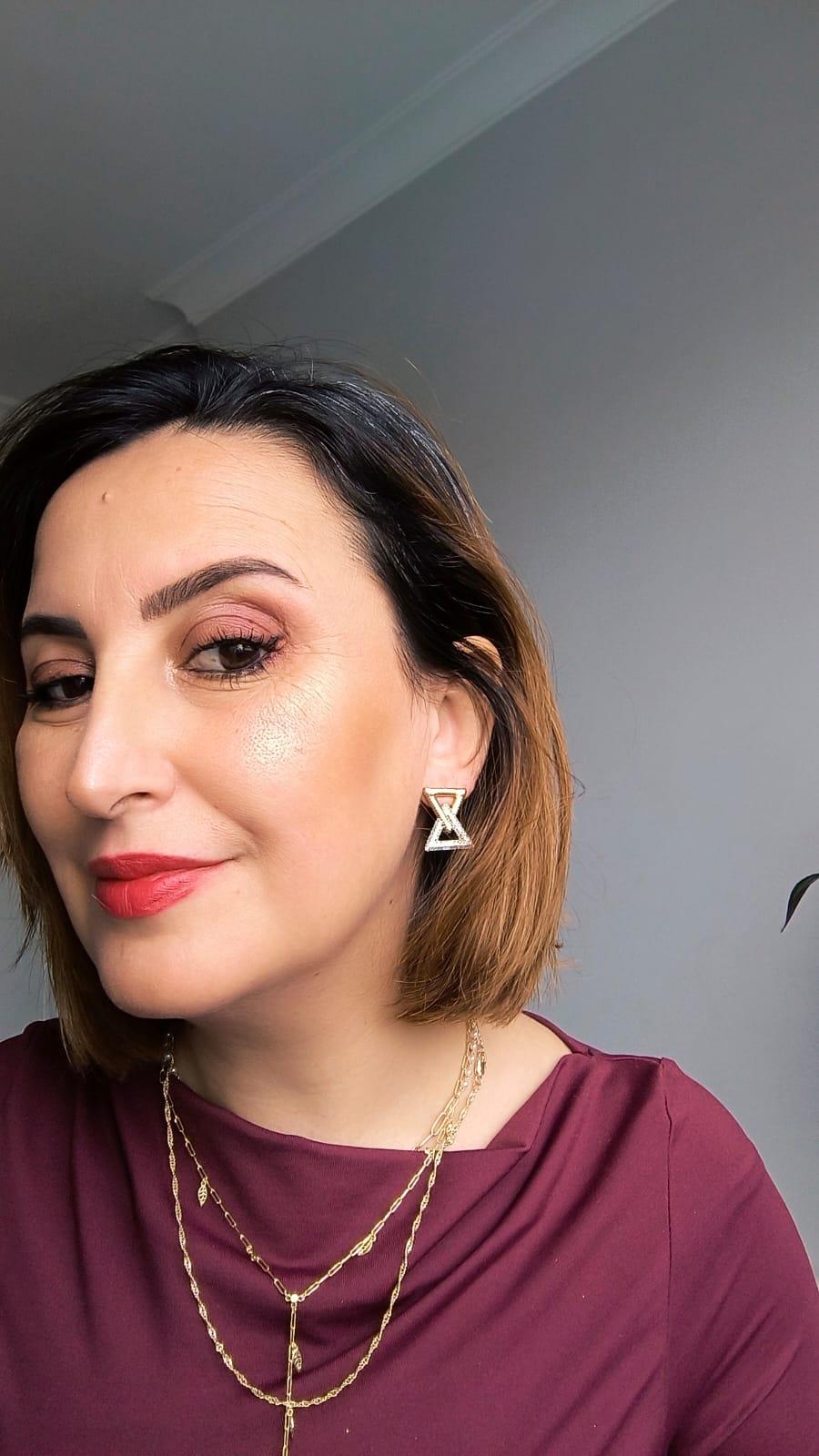 Özel Tasarım Üçgen Detaylı Küpe