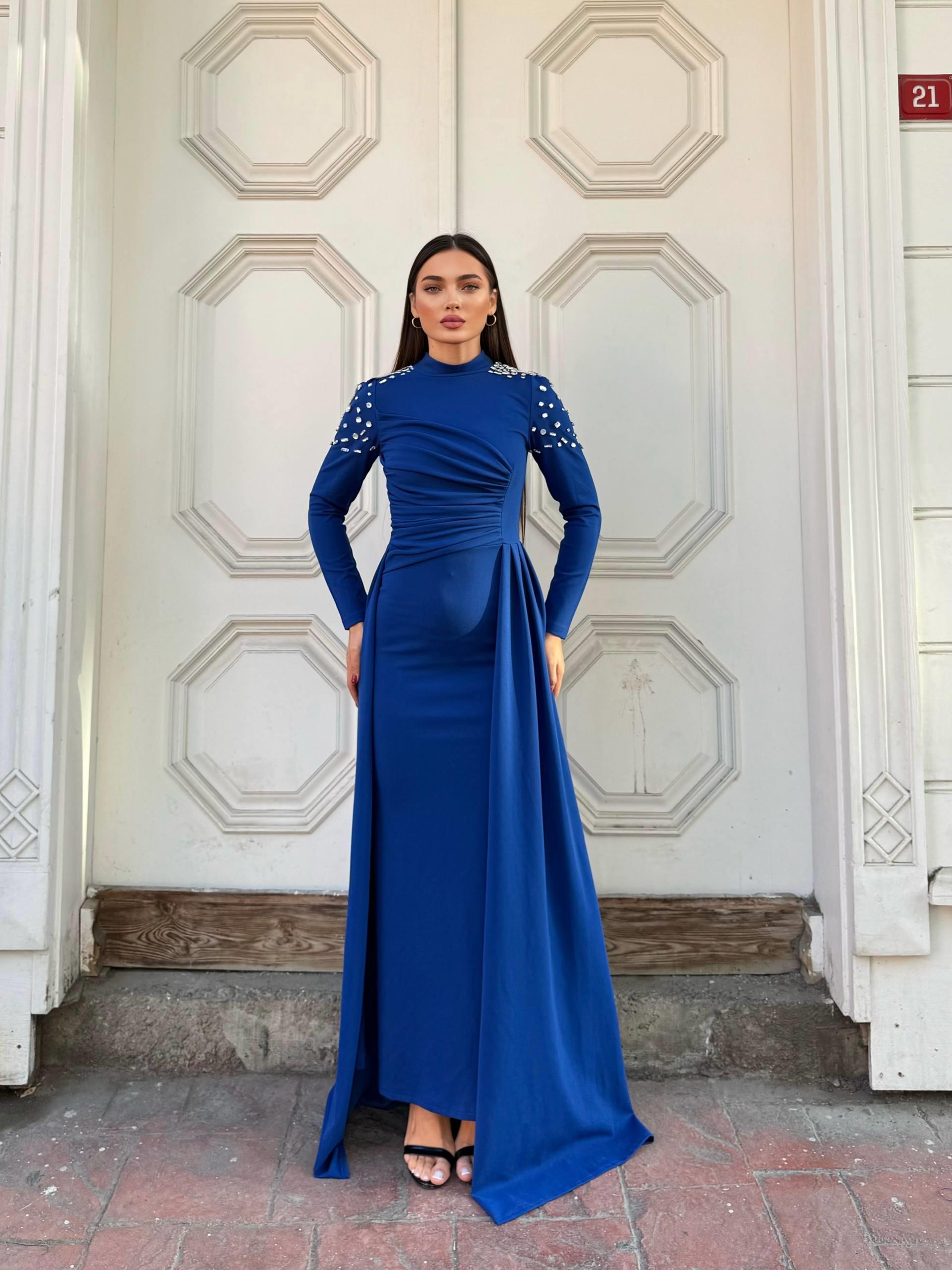 omuz taş detaylar ile özel drapeleriyle elbise 583341 SAKS