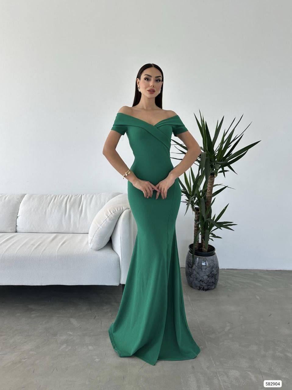 Krep Kumaş Kısa Kollu Kayık Yaka Yırtmaç Detay Maxi Boy Abiye Elbise 582904 ZÜMRÜT
