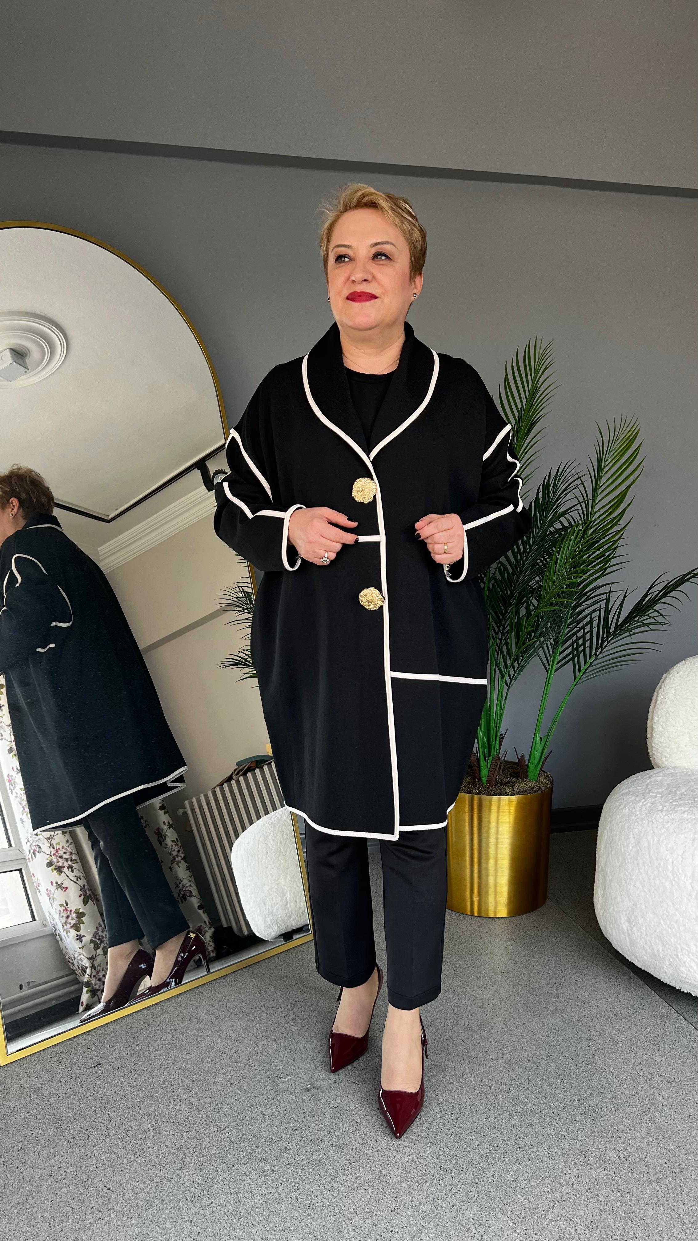 Selma Büyük Beden Altın Düğme Detaylı Beyaz Şeritli Ceket