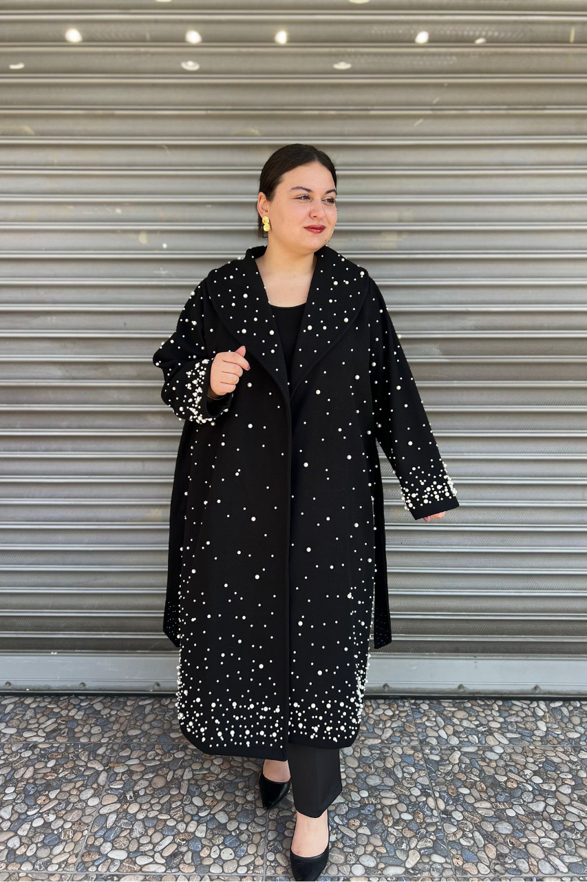 Selma Büyük Beden Çakma İnci Detaylı Siyah Kaban