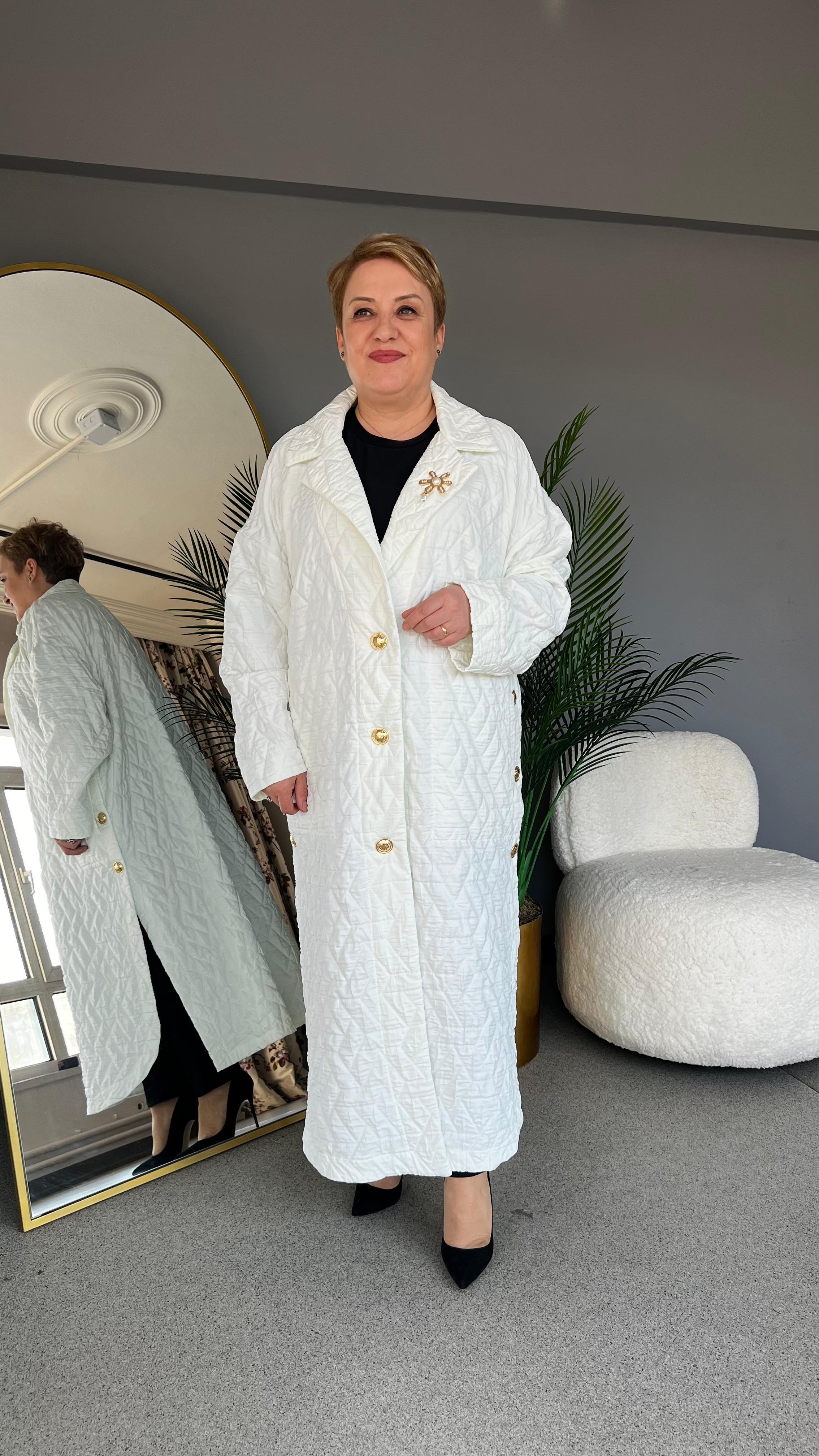 Selma Büyük Beden Çiçek Broşlu Pardesü