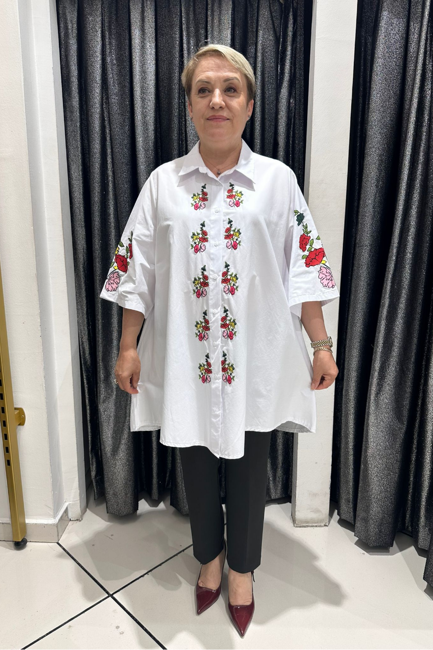 Selma Büyük Beden Çiçek İşlemeli Düğmeli Gömlek