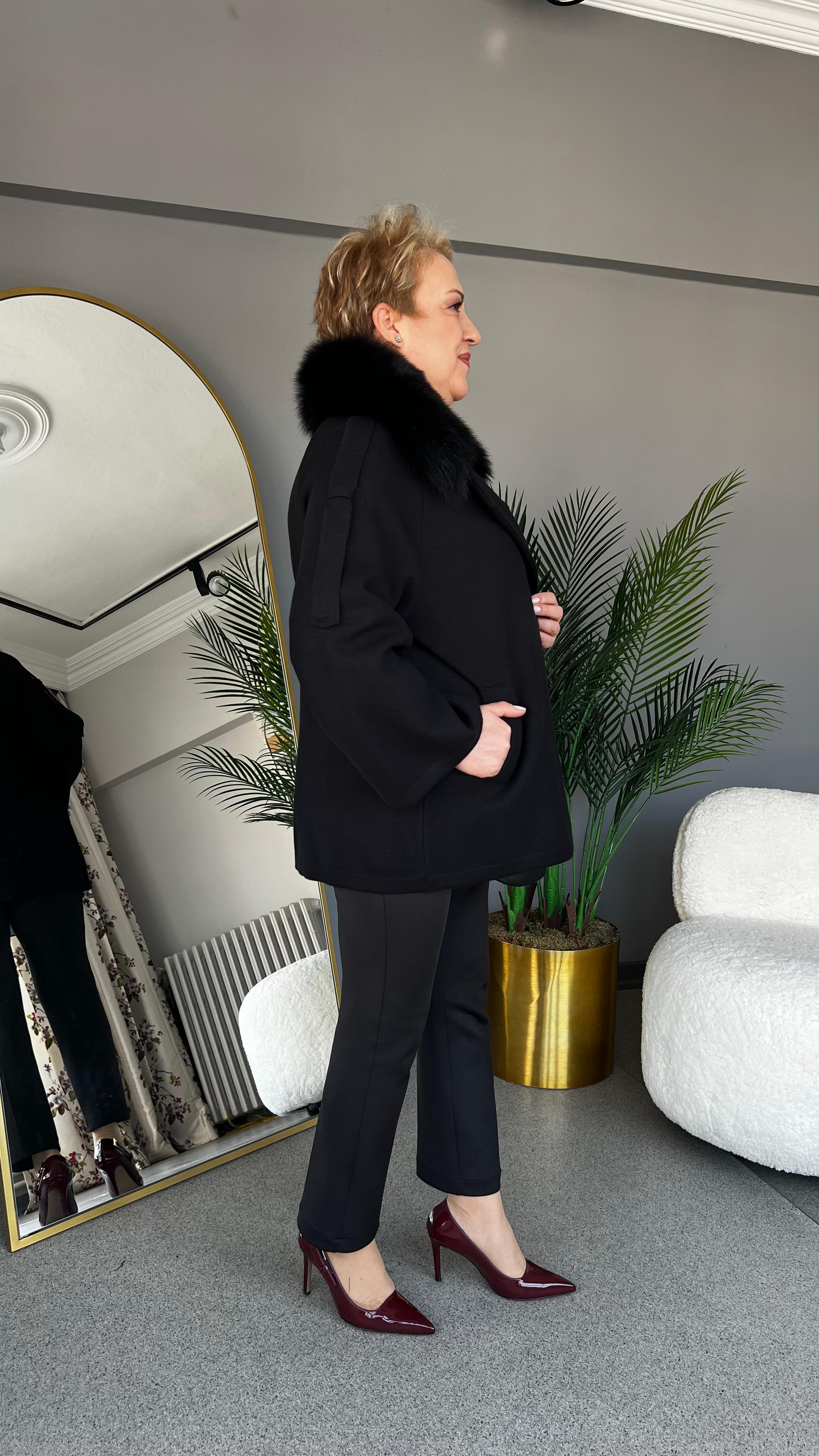 Selma Büyük Beden Kürk Yakalı Kaban