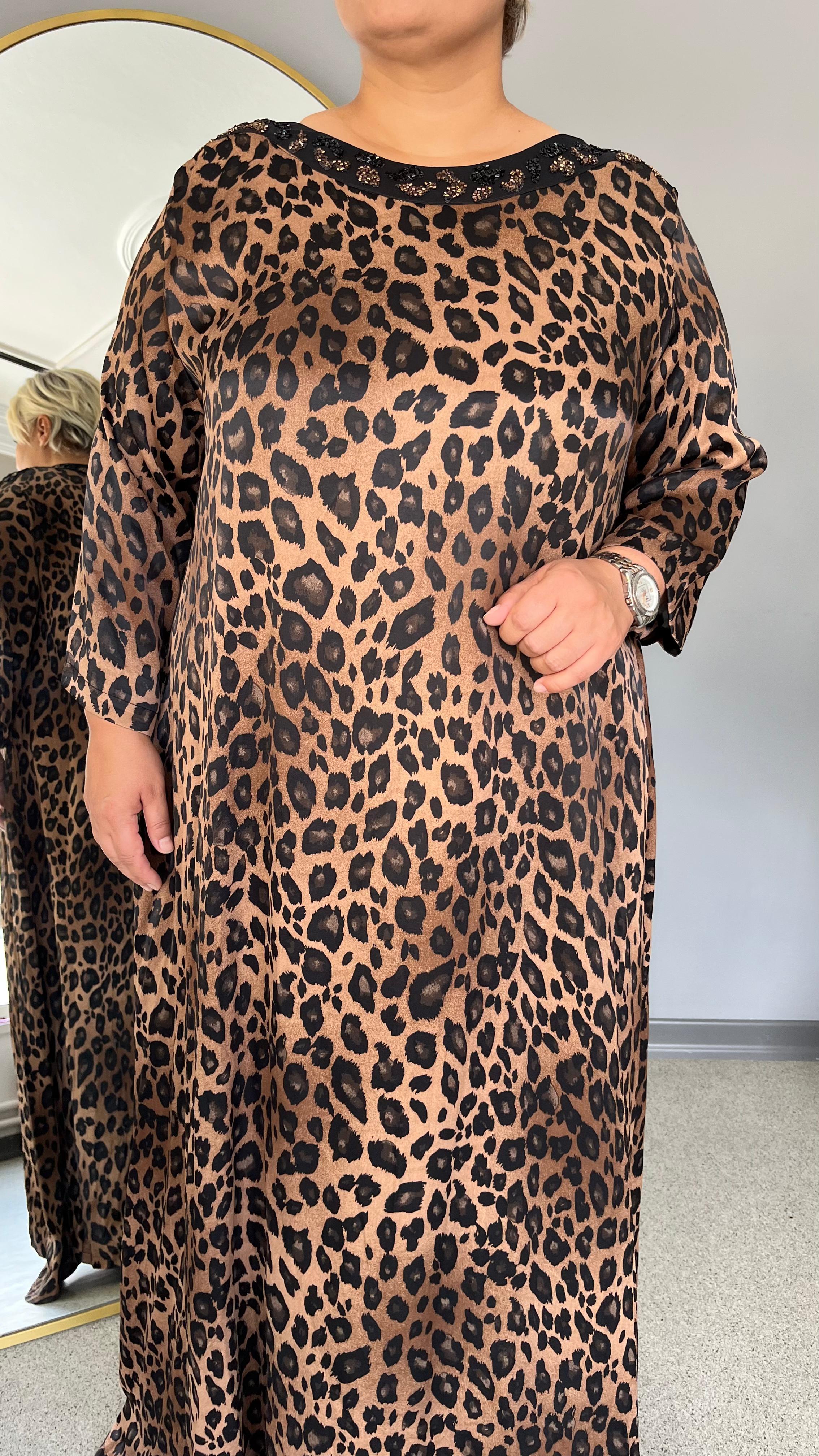 Selma Büyük Beden Leopar Desen Kayık Yaka Saten Elbise