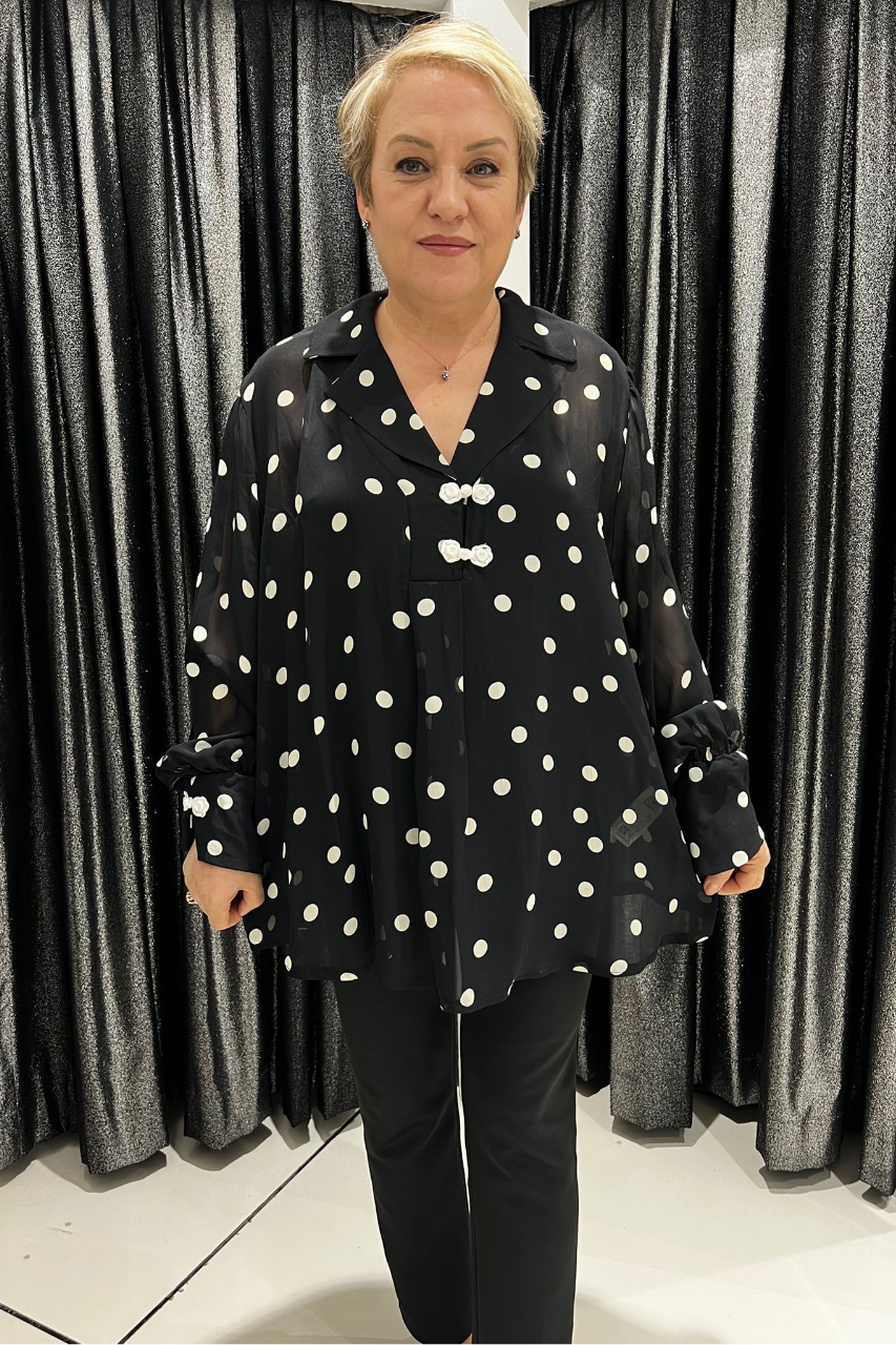 Selma Büyük Beden Puantiyeli Düğme Detaylı Bluz/Gömlek