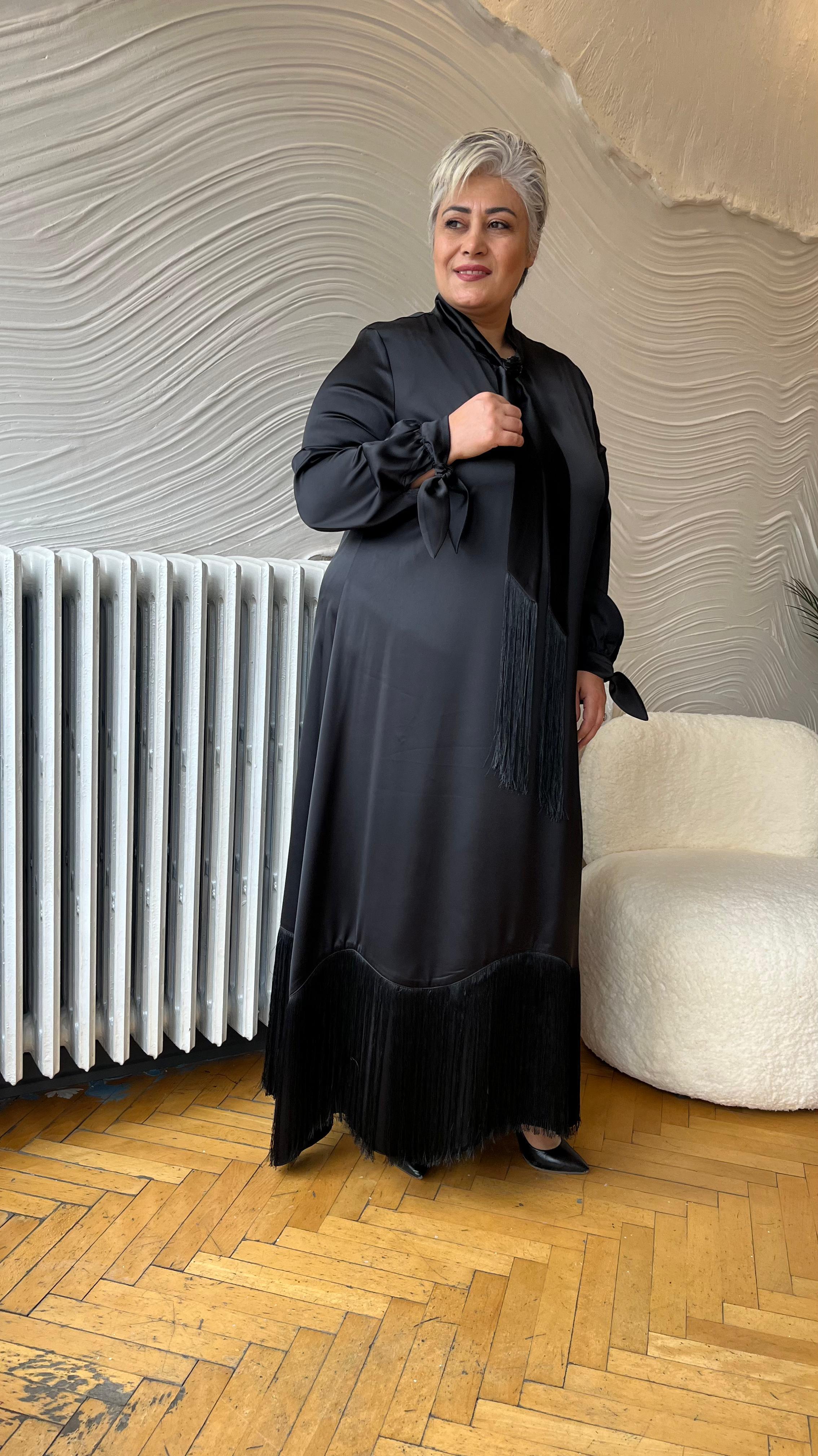 Selma Büyük Beden Püsküllü Saten Elbise